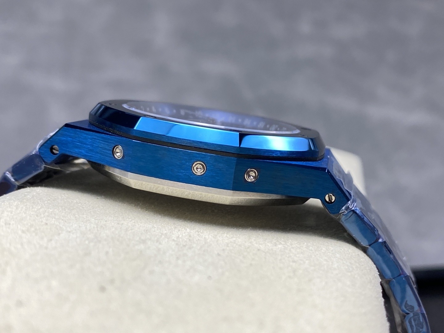 APS Watch detail 5