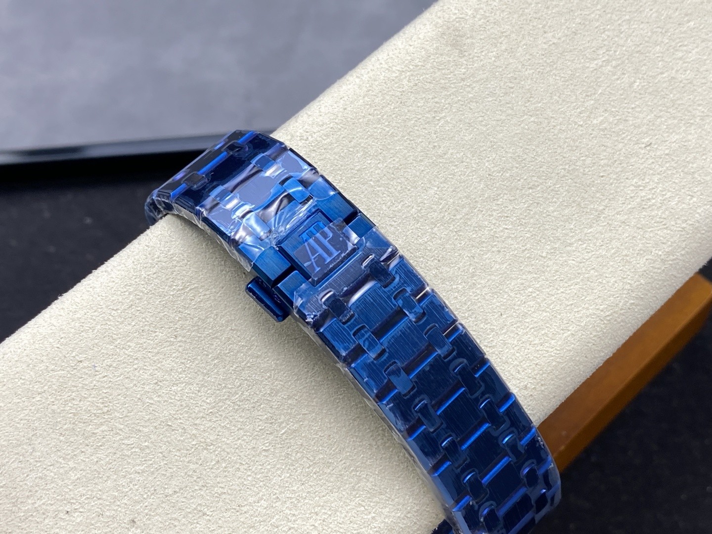 APS Watch detail 2