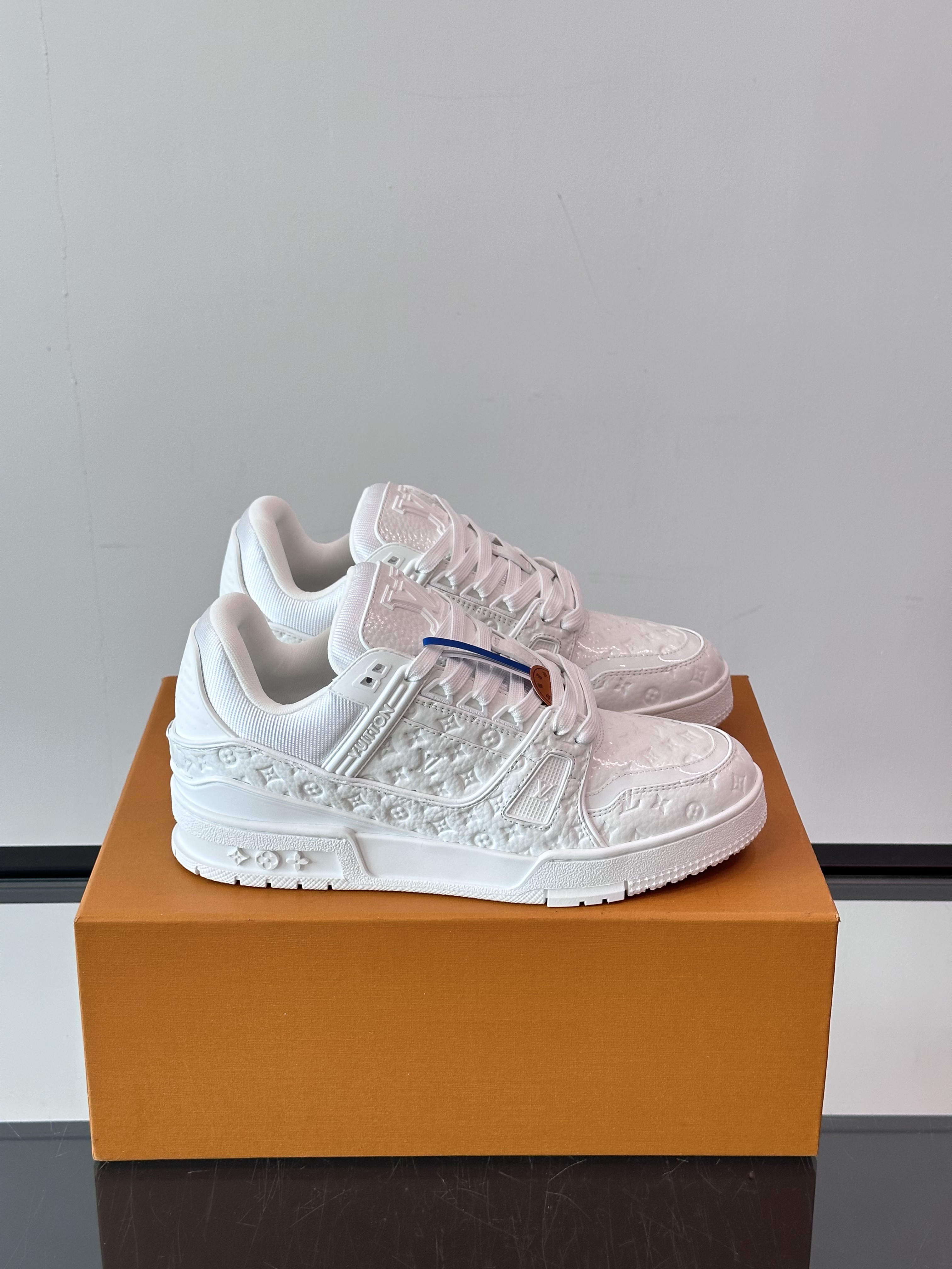 L X V TRAINERSneakers detail 3