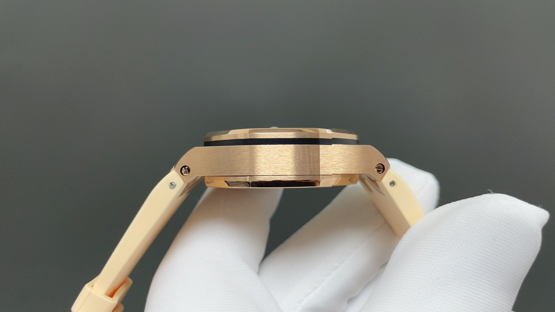 APS 37mm Royal Oak Offshore Chronograph detail 3