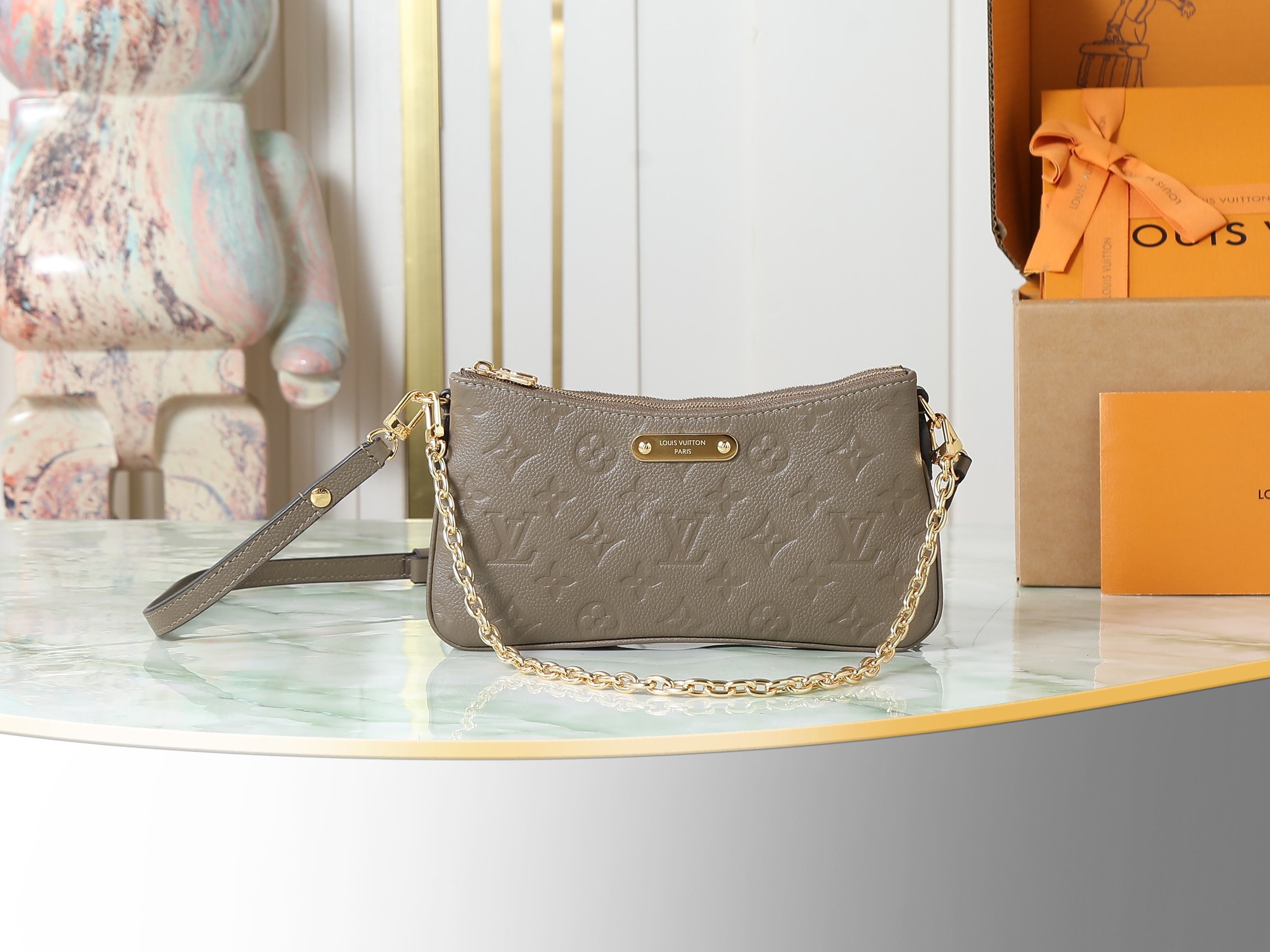 L X V POCHETTE bag 24.5x13.5x6.5cm(Multiple colors) detail 6