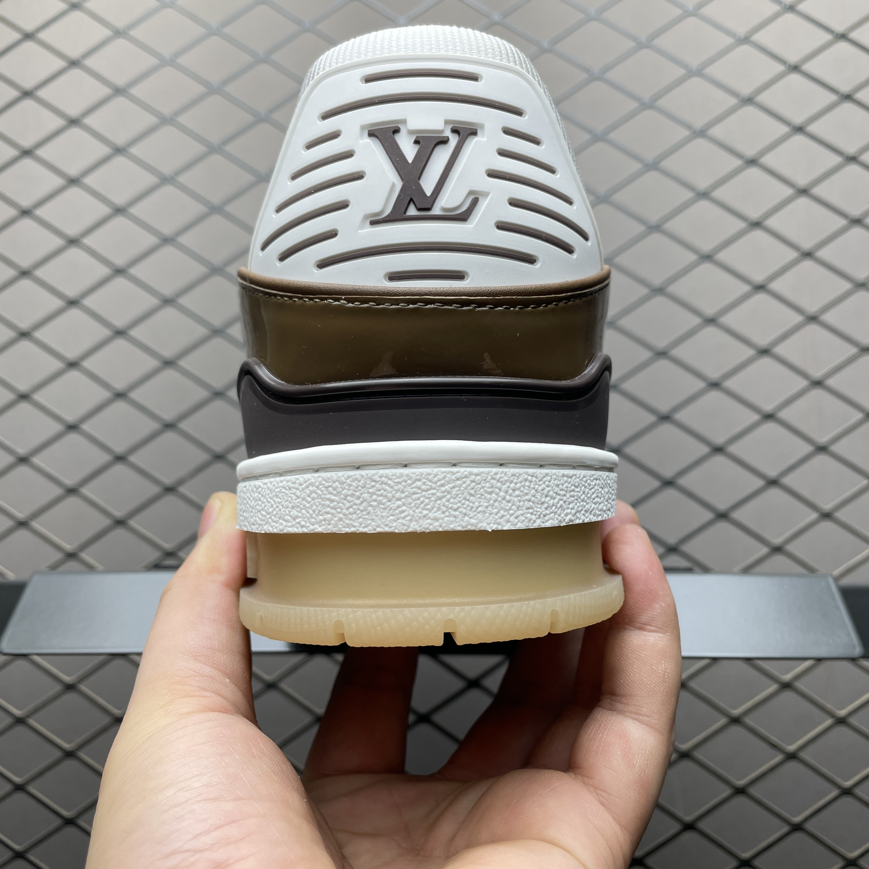 L X V TRAINER Sneakers detail 2