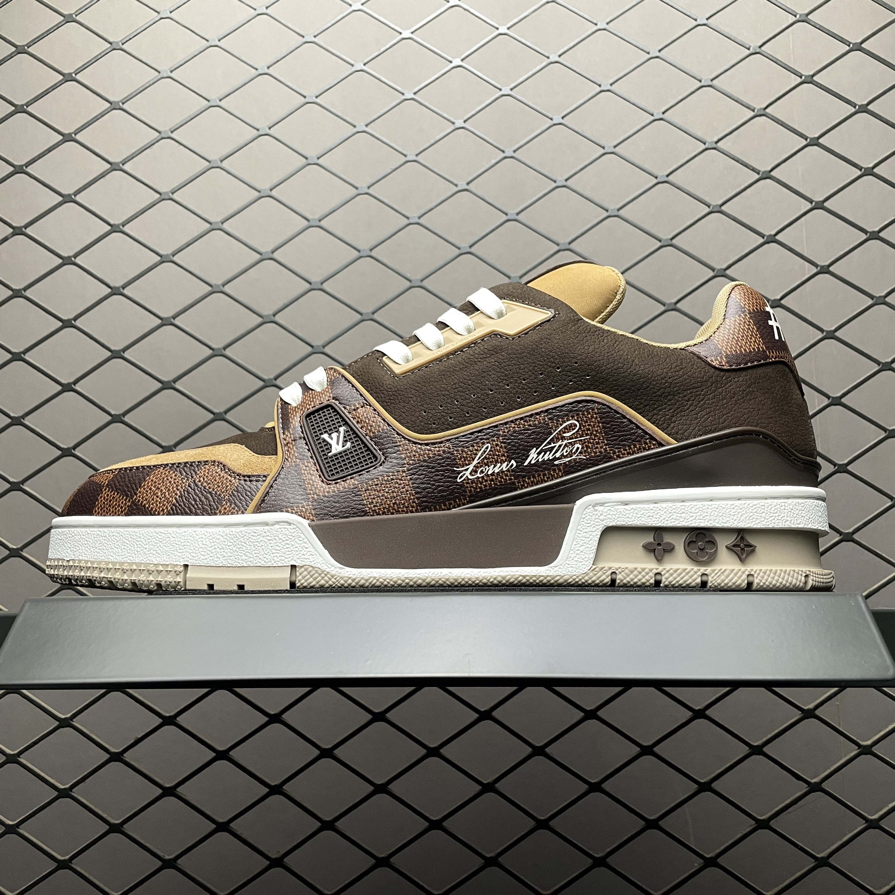 L X V TRAINER Sneakers