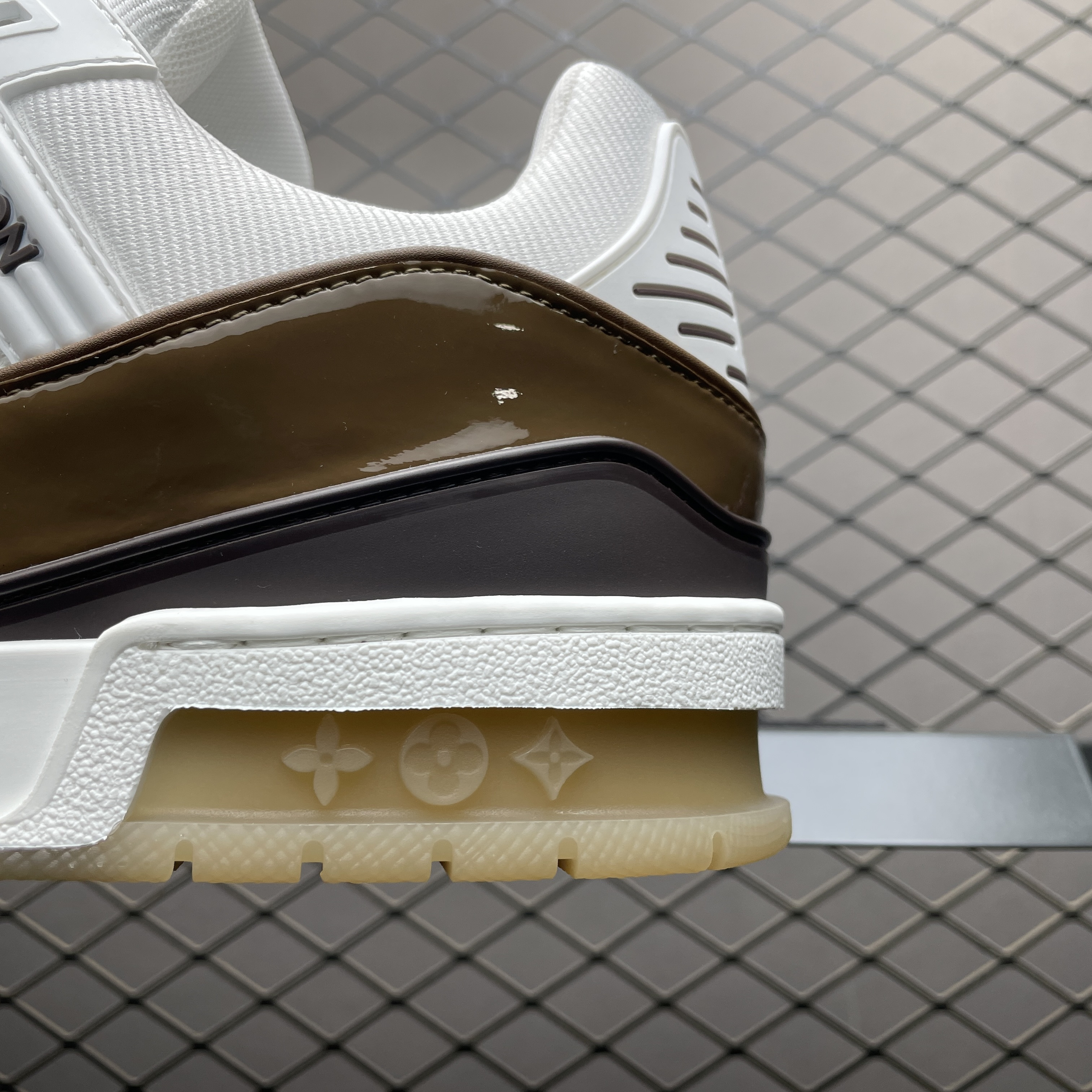 L X V TRAINER Sneakers detail 4