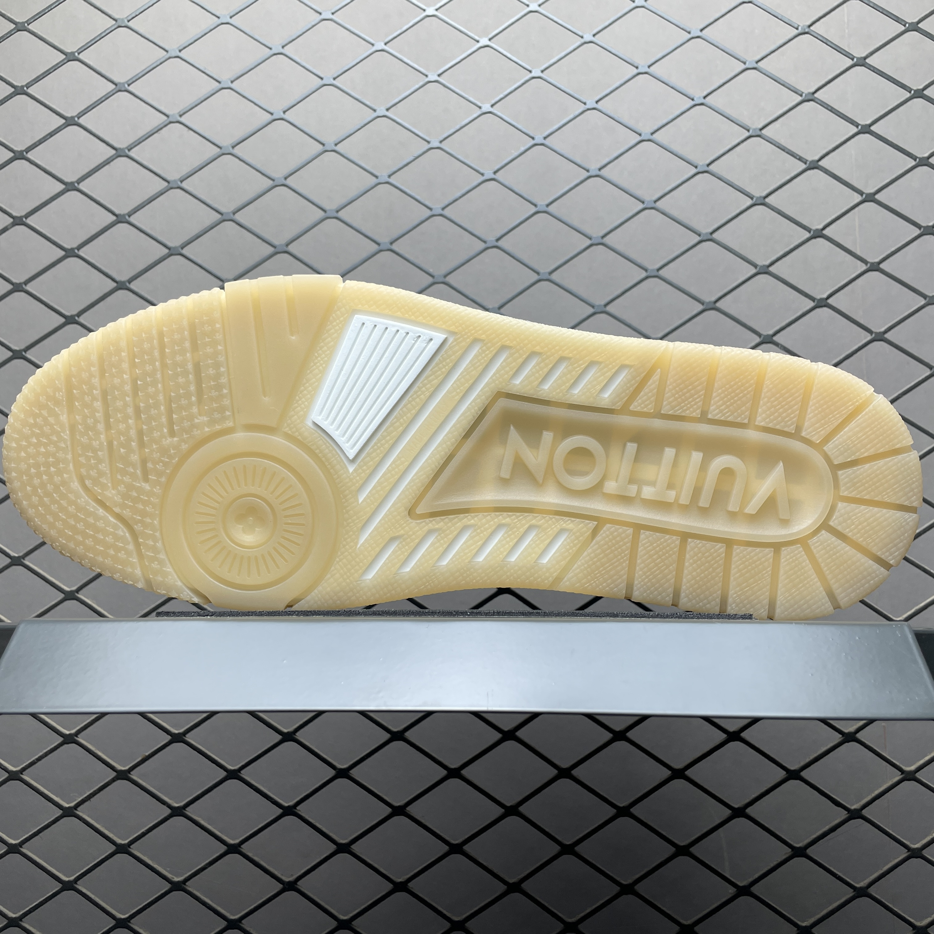 L X V TRAINER Sneakers detail 6