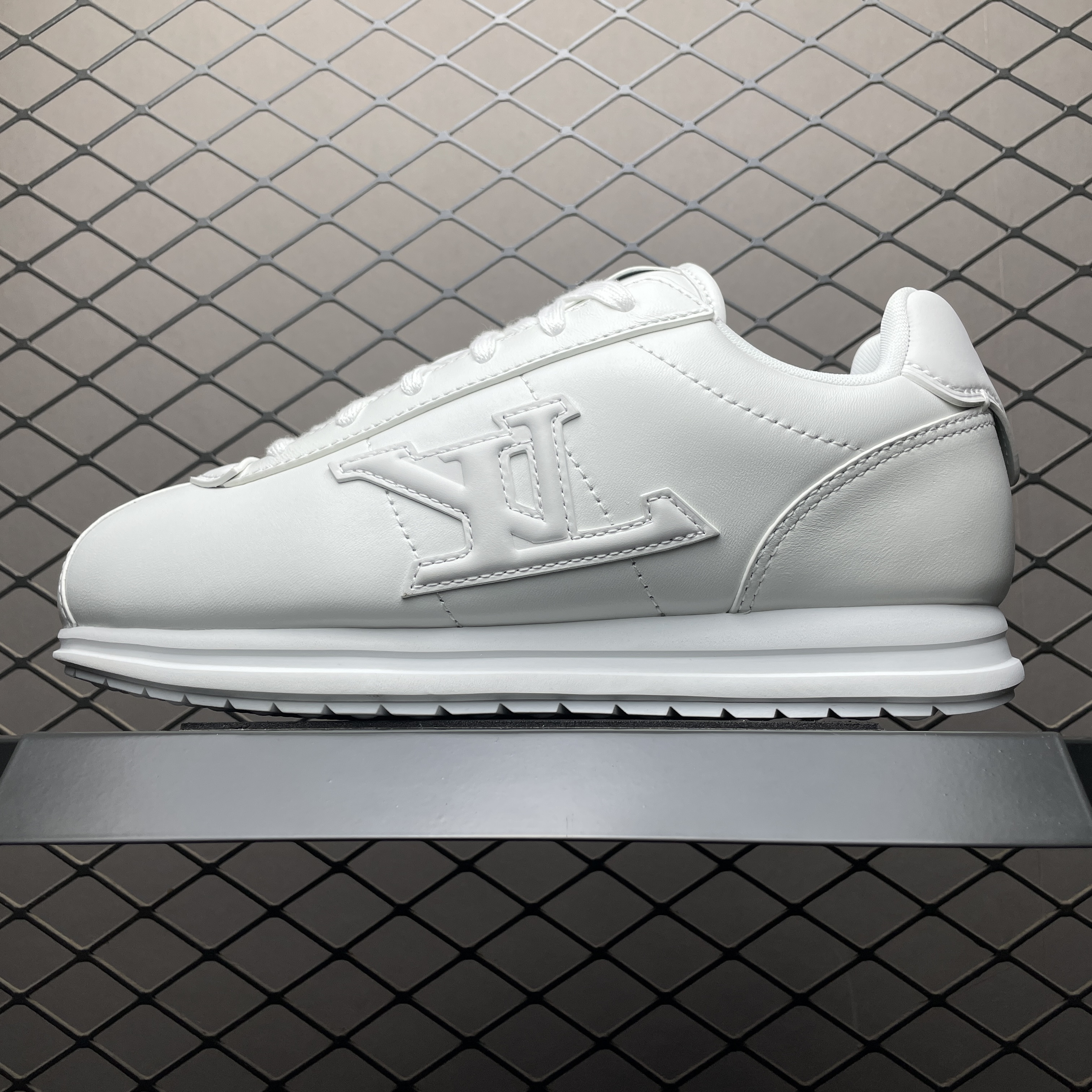 L X V SNEAKERS