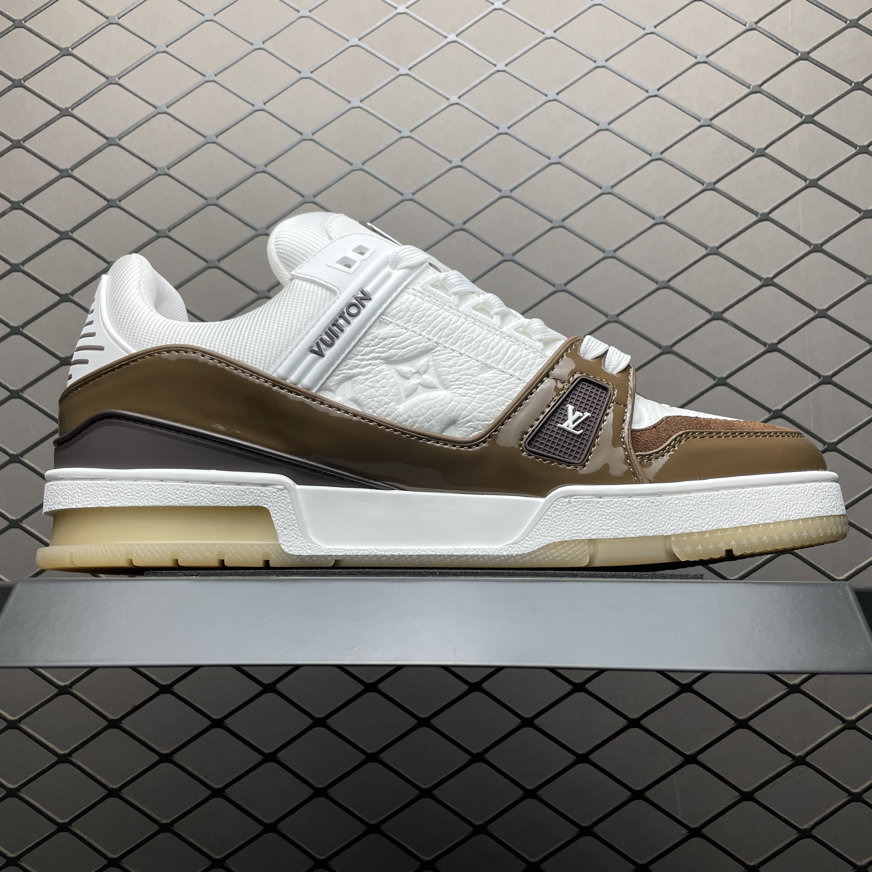 L X V TRAINER Sneakers detail 3