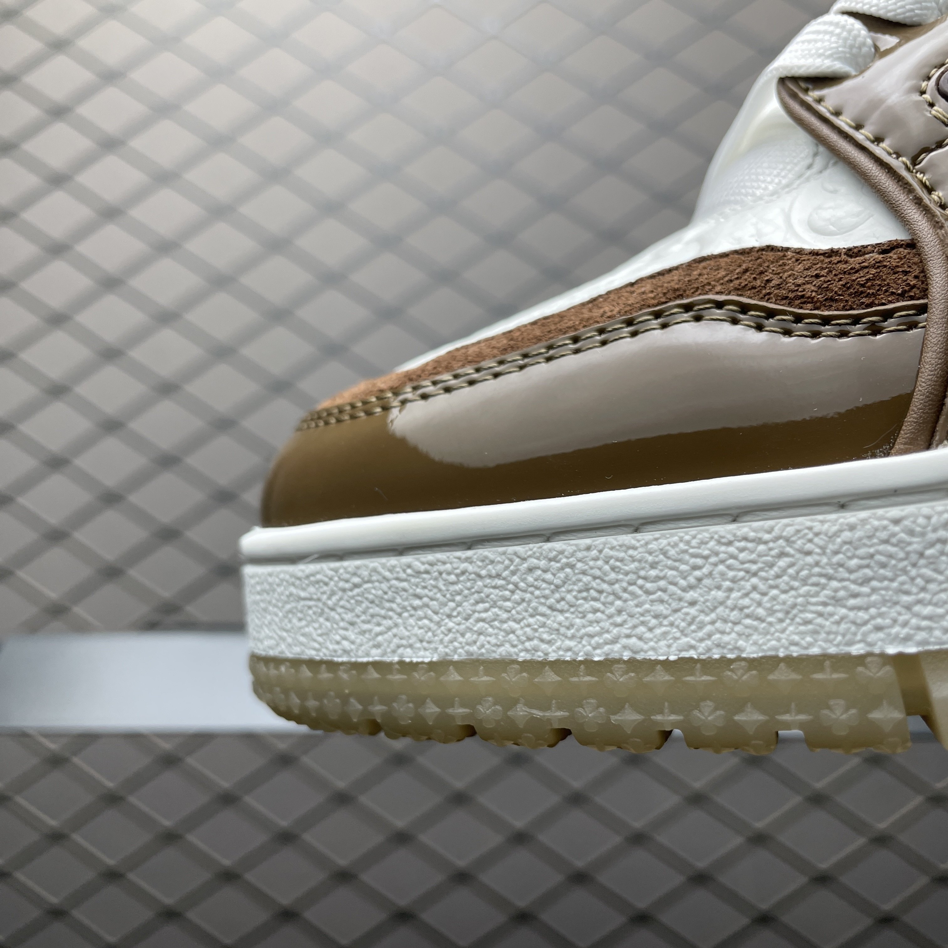 L X V TRAINER Sneakers detail 5