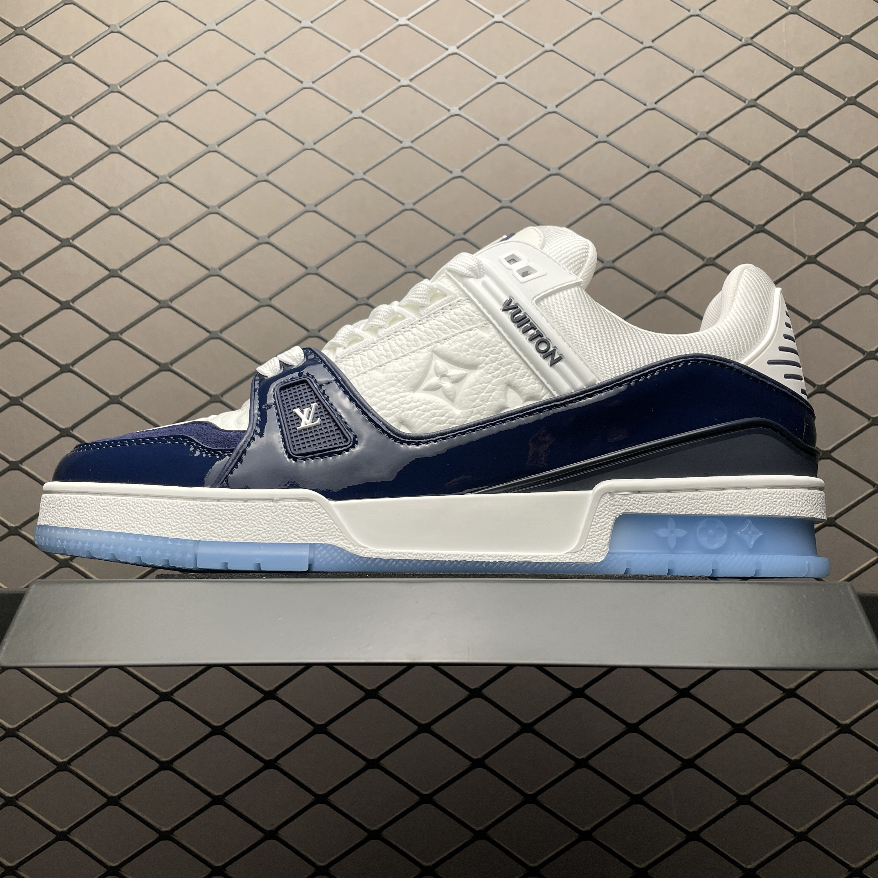 L X V TRAINER Sneakers
