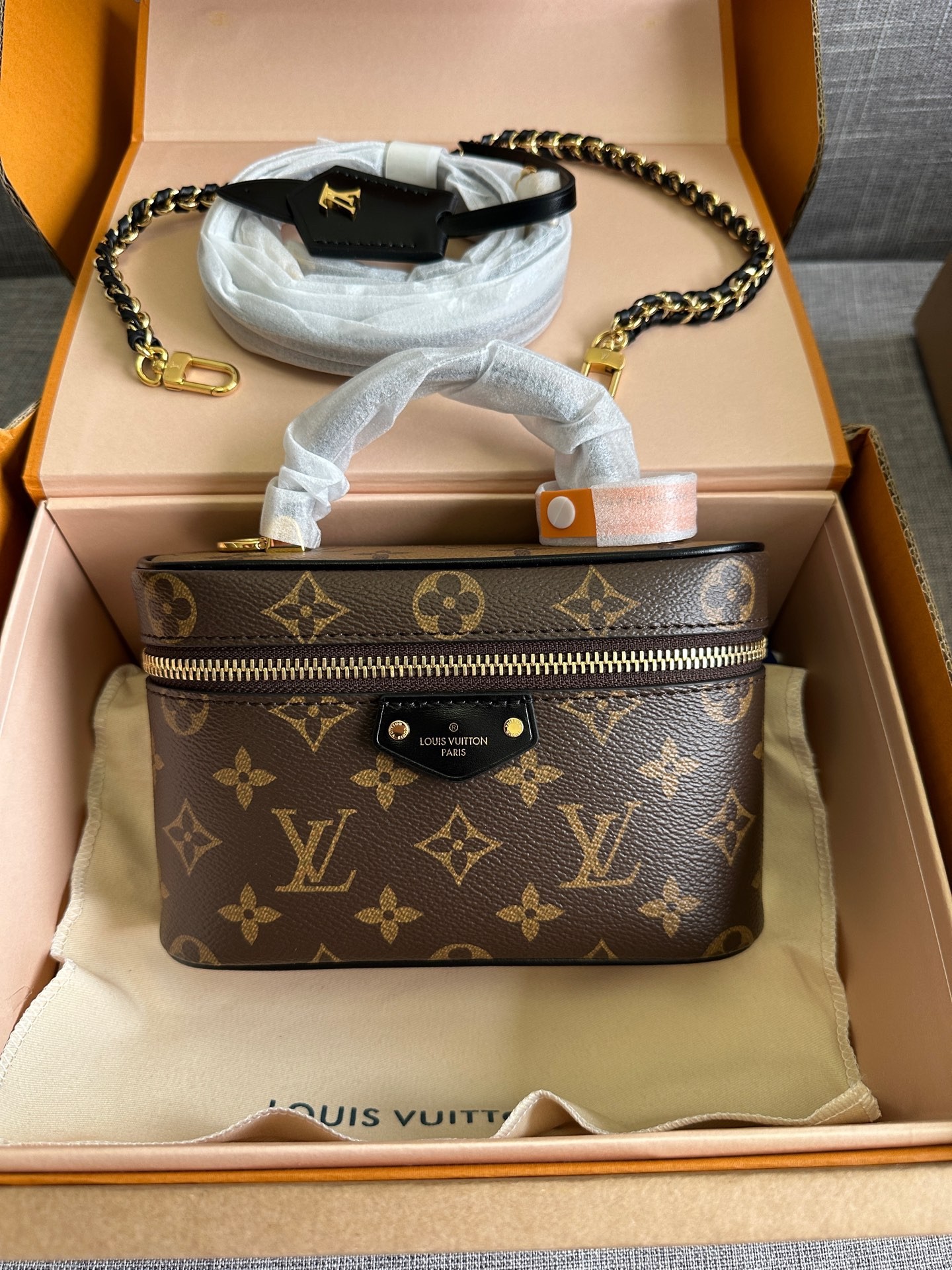 L X V VANITY CHAIN POUCH Bags M47125 11.5x6.5x19cm