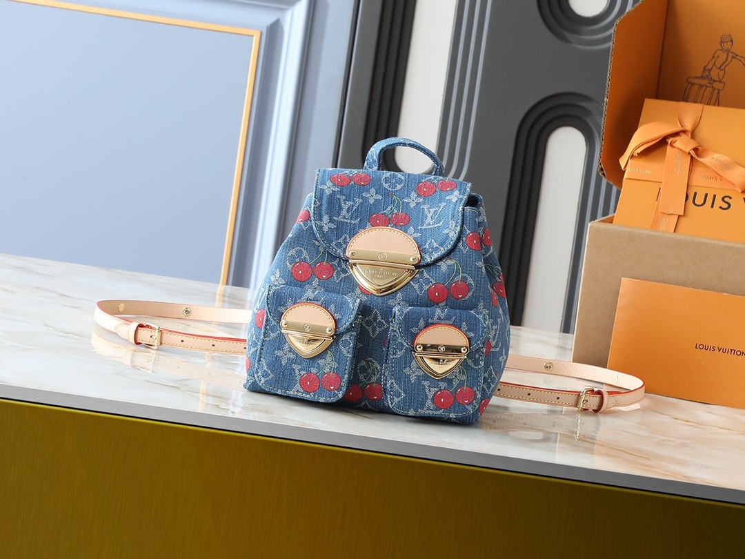 L X V x TM  VENICE NM Backpack M13679 24x26x7cm（Multiple colors）