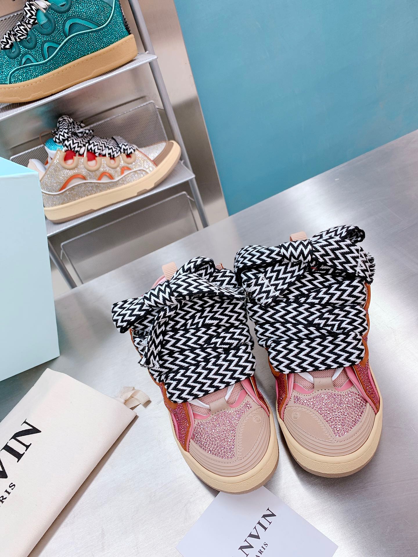 LAN Curb Sneaker 24
