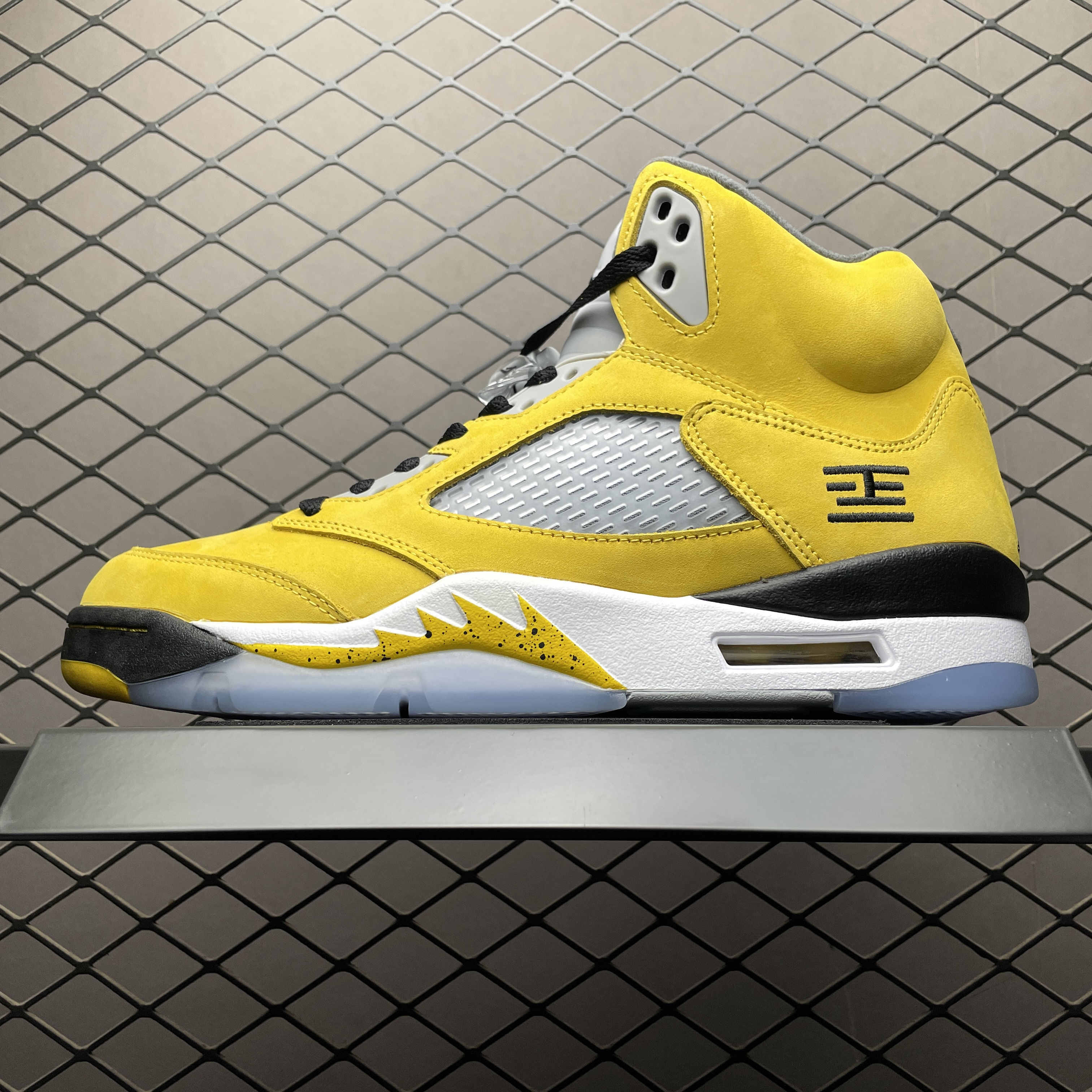 JRD5 Retro TOKYO 2025 IO3372-700