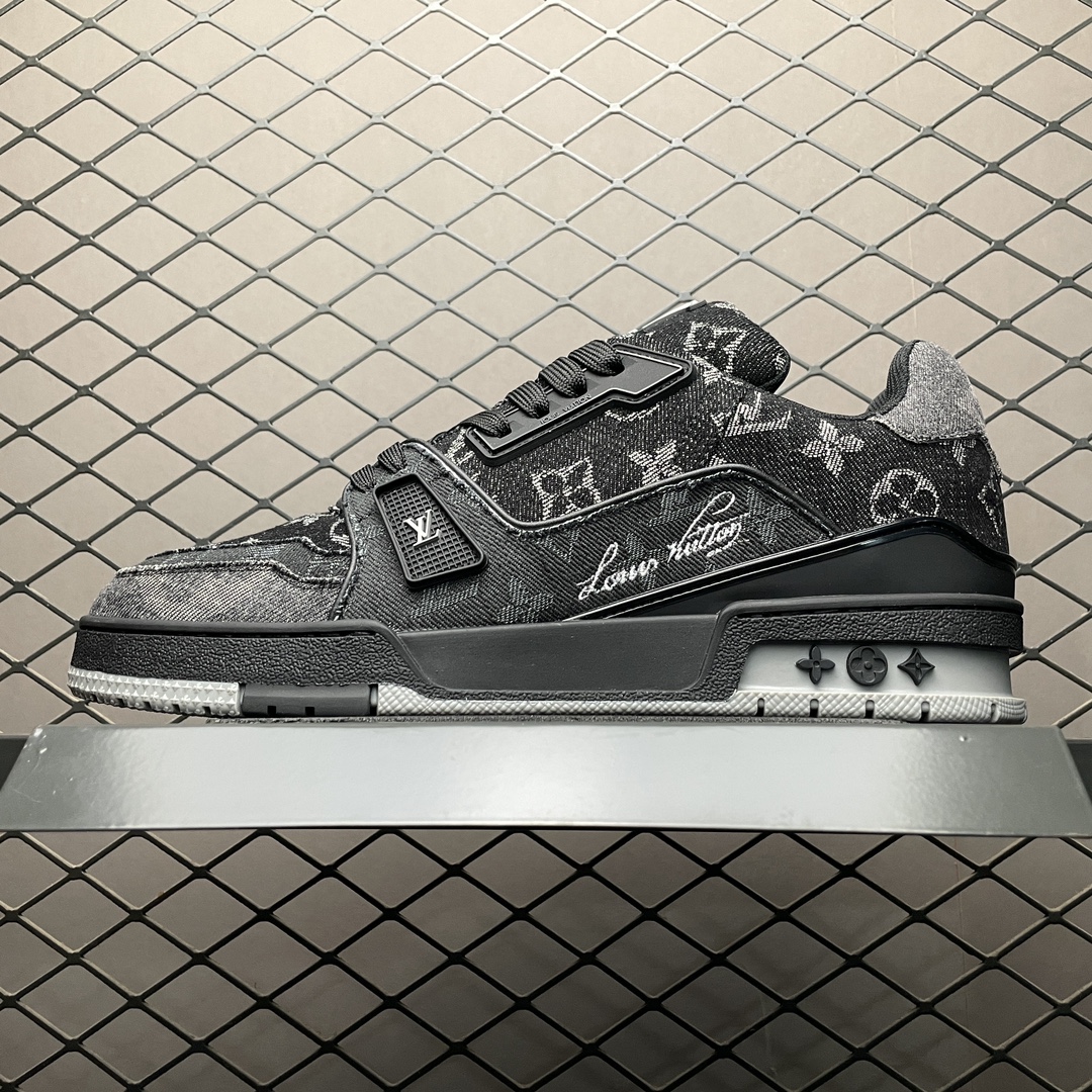 L X V TRAINER