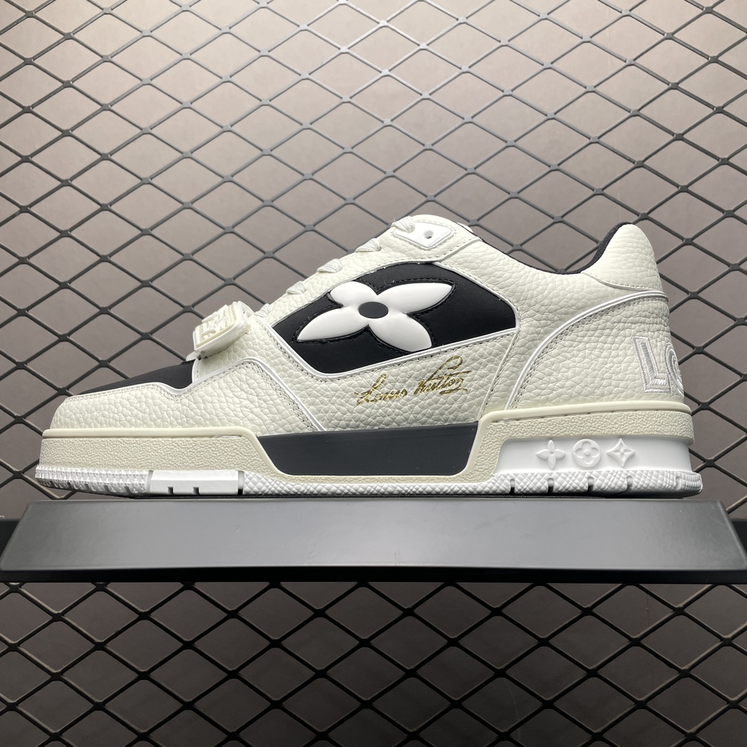L X V SNEAKERS