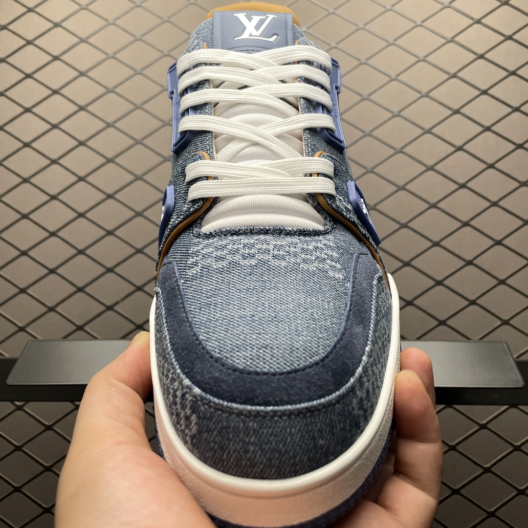 L X V TRAINER detail 9