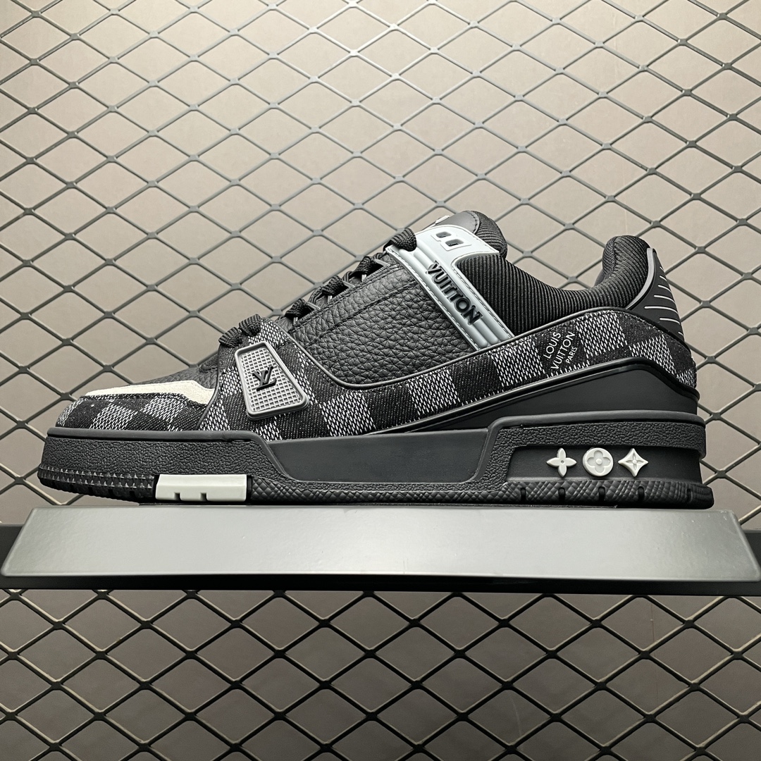L X V SNEAKERS