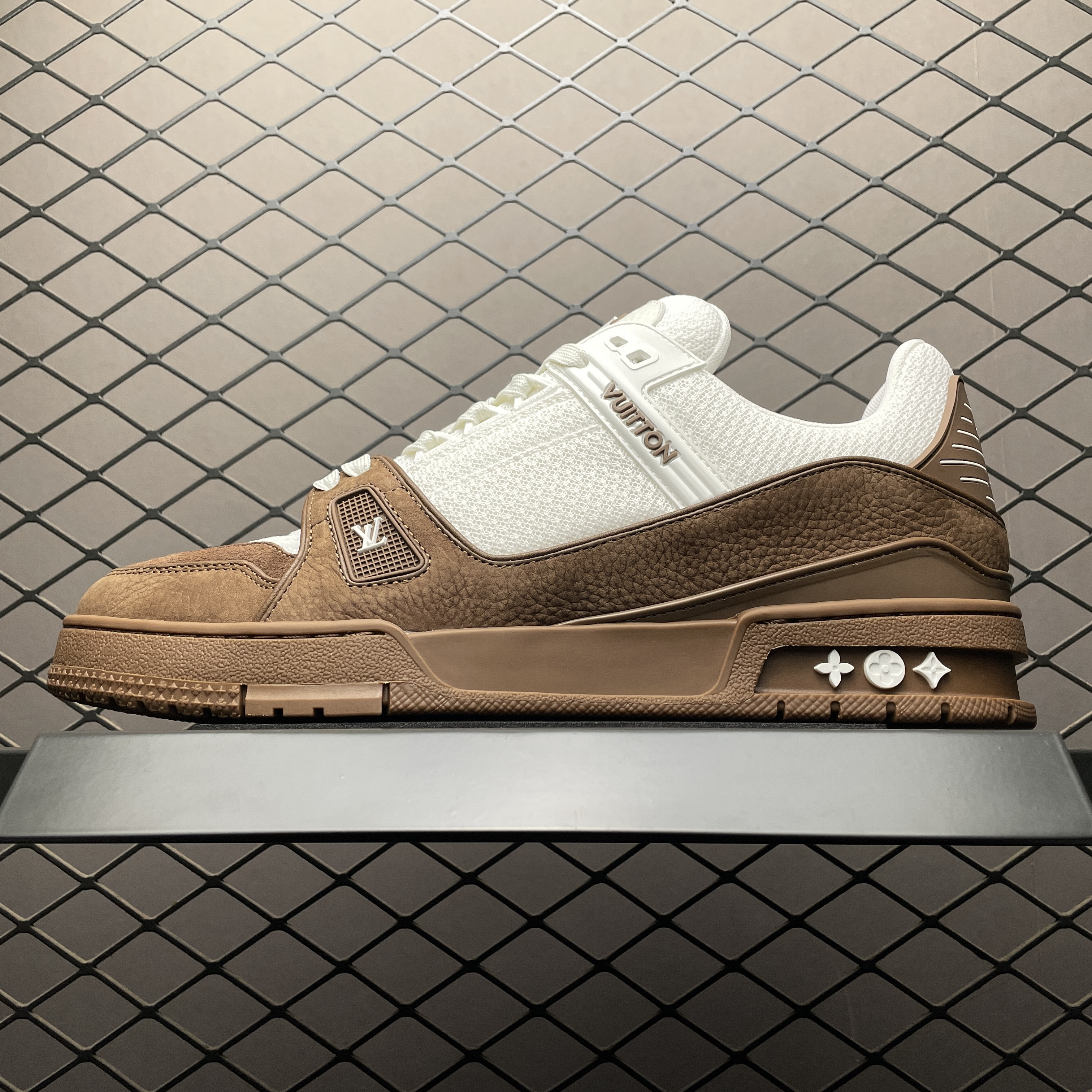 L X V SNEAKERS