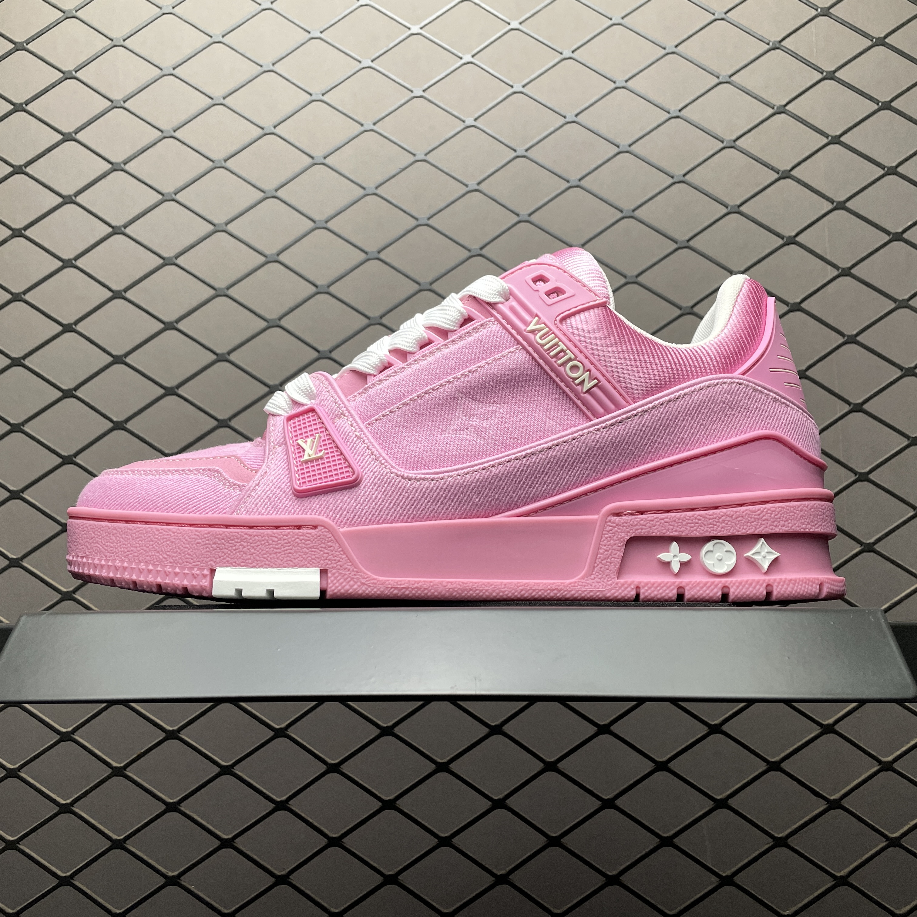 L X V TRAINER
