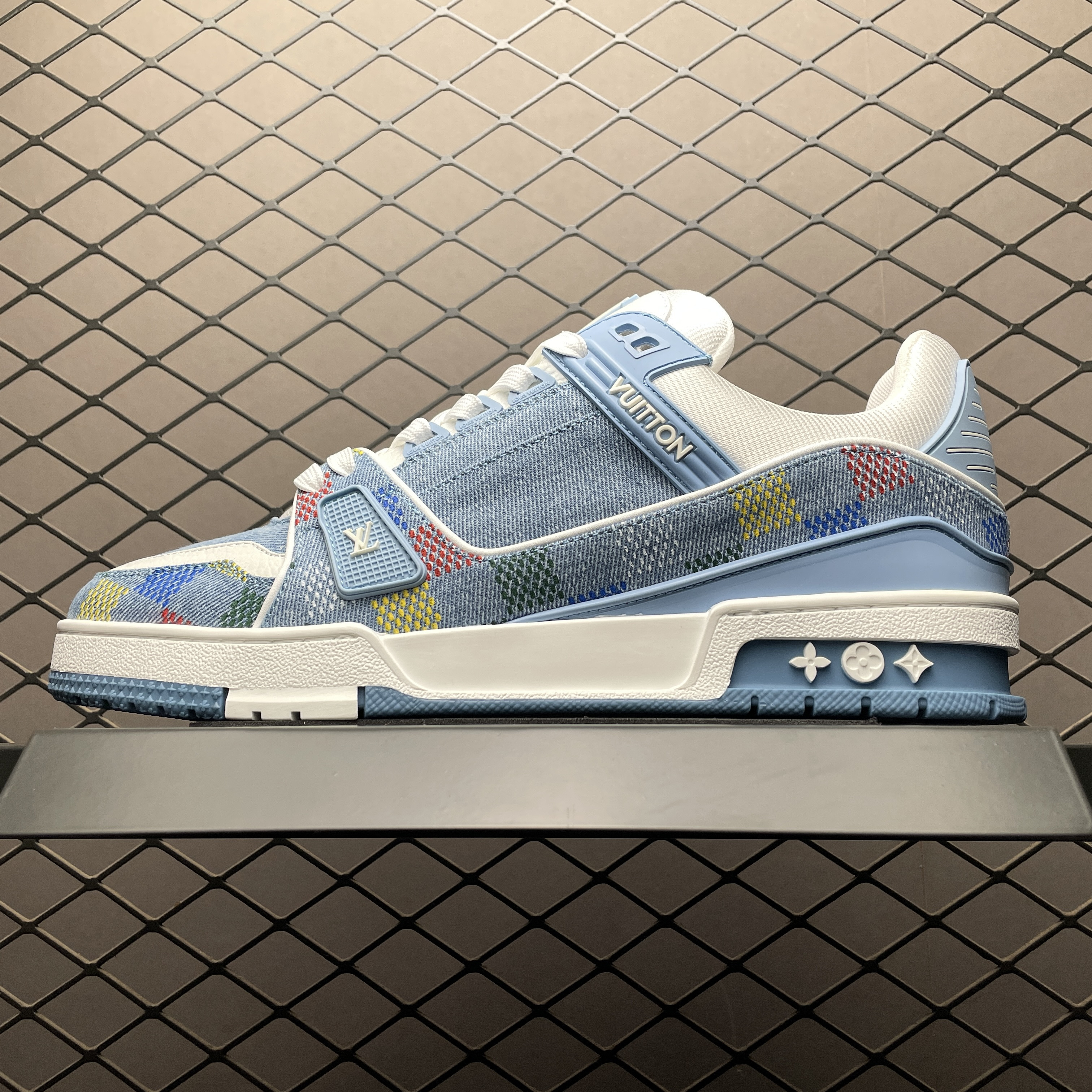 L X V SNEAKERS