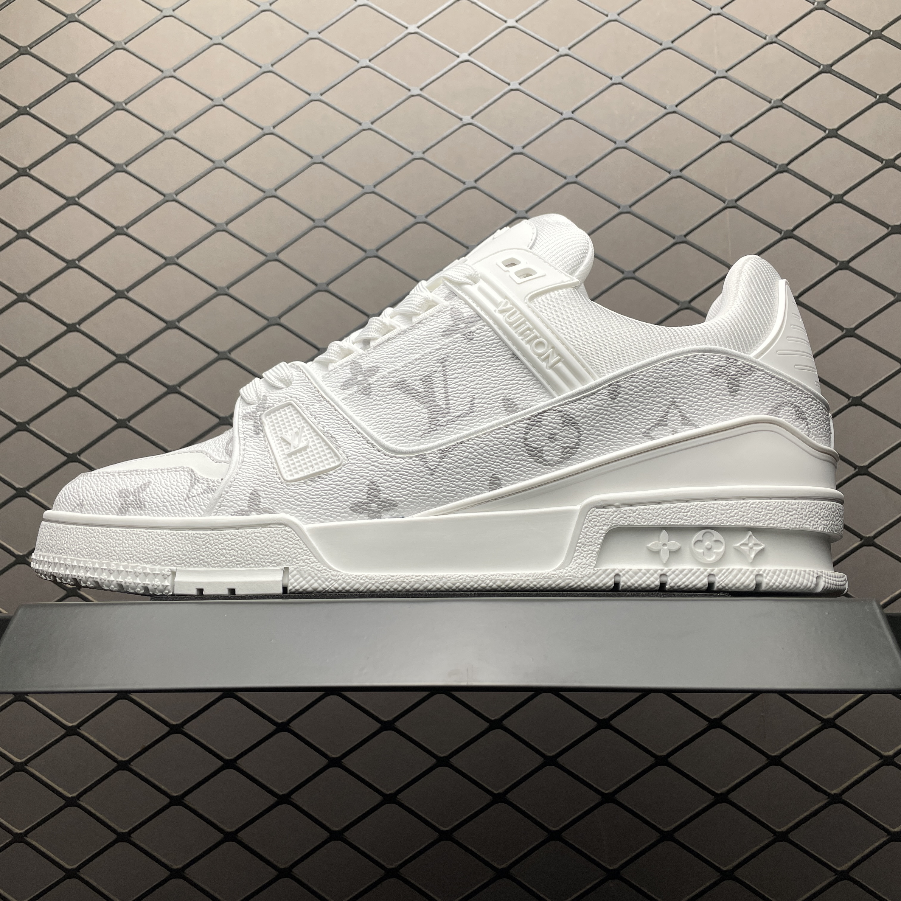 L X V RUNNER sneakers