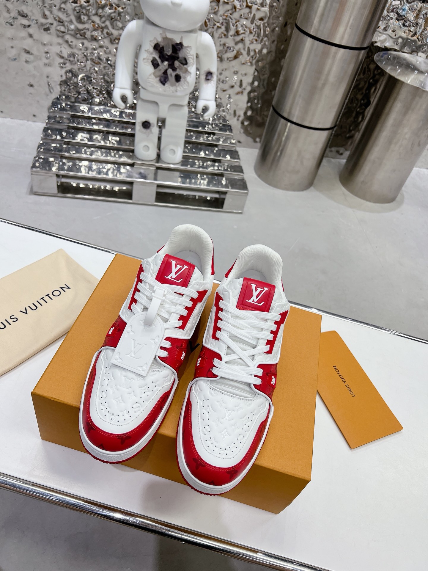 L X V TRAINER detail 9