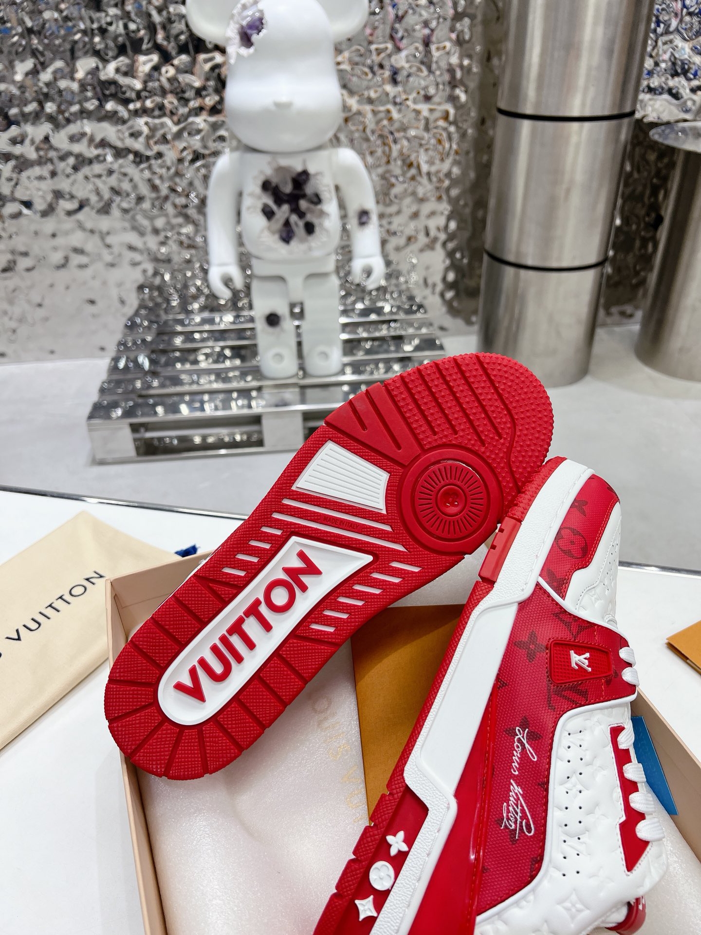L X V TRAINER detail 2