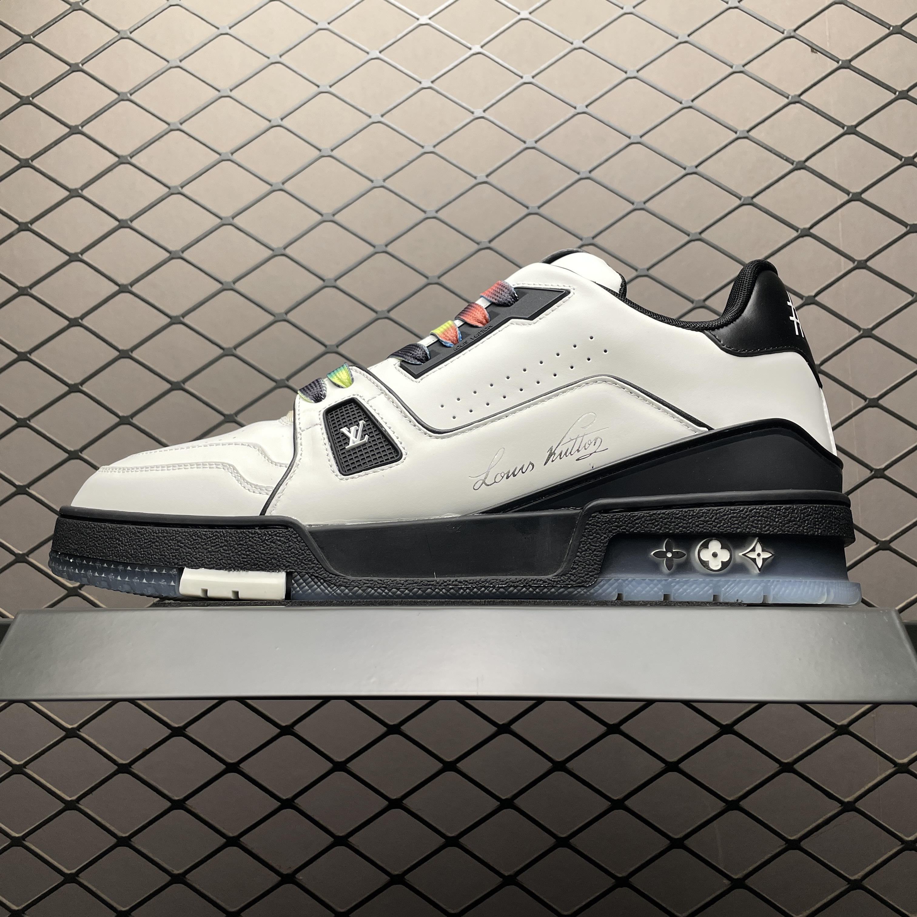 L X V SNEAKERS