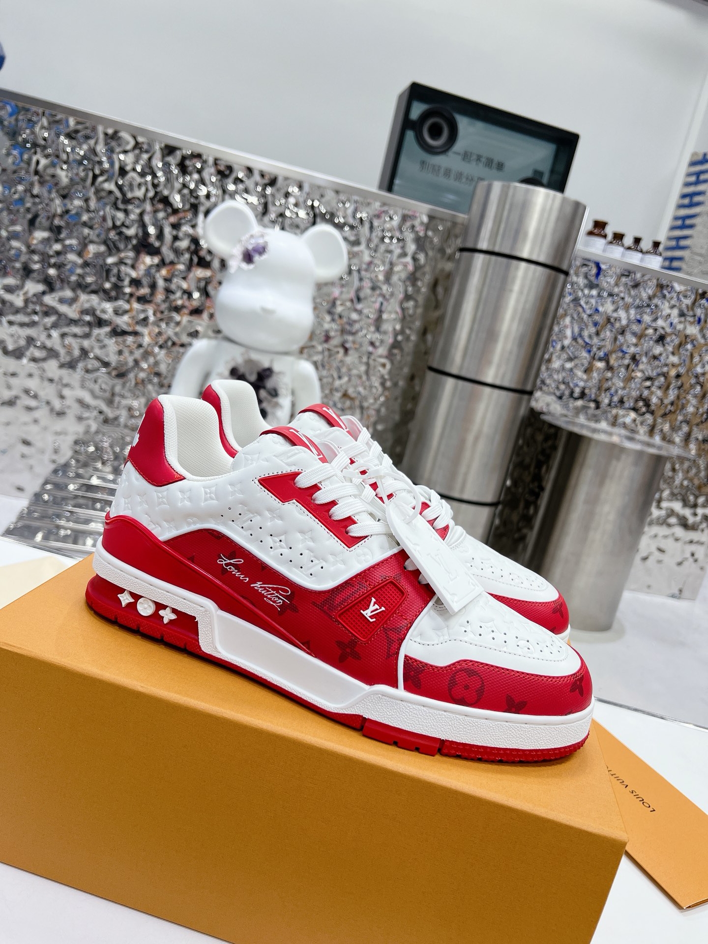 L X V TRAINER