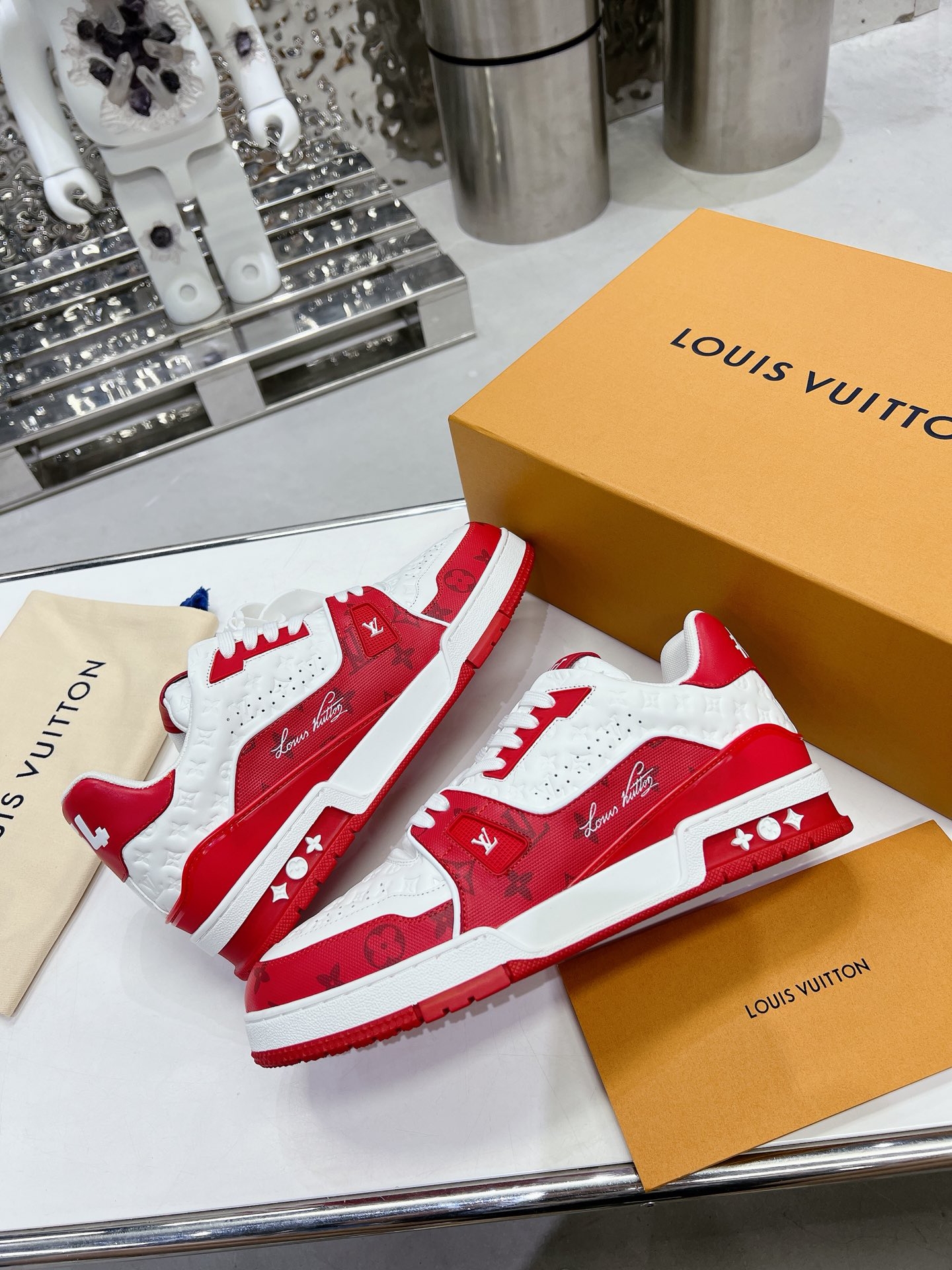 L X V TRAINER detail 8