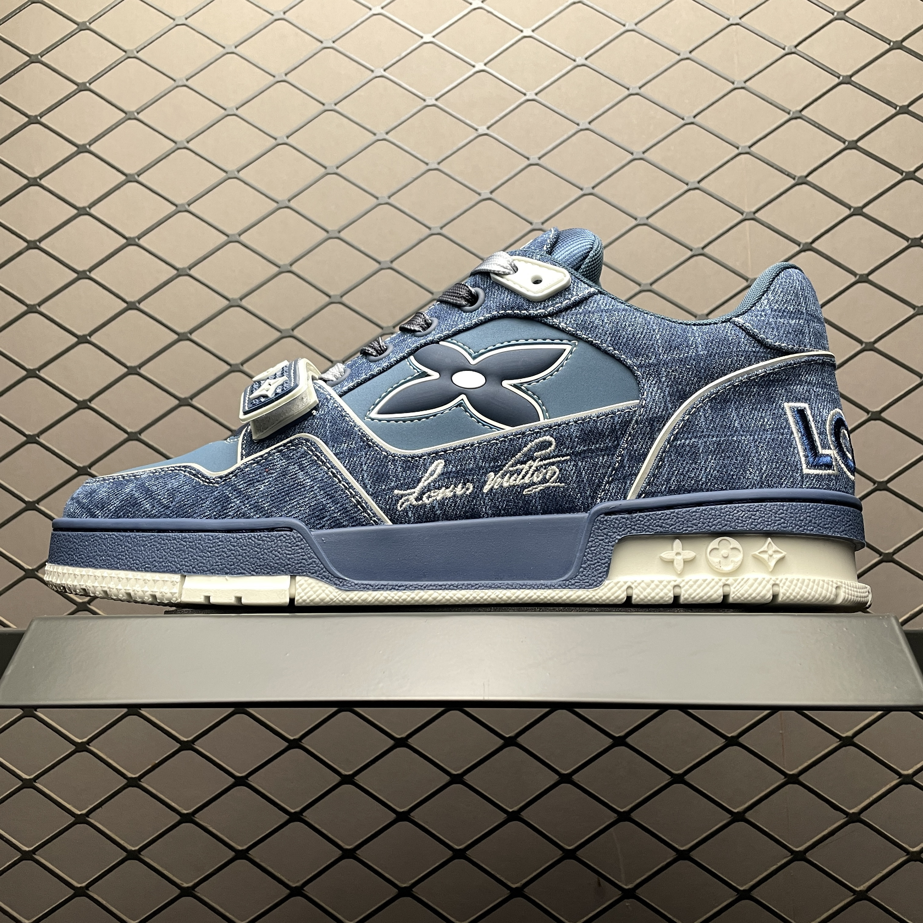 L X V TRAINER SNEAKERS