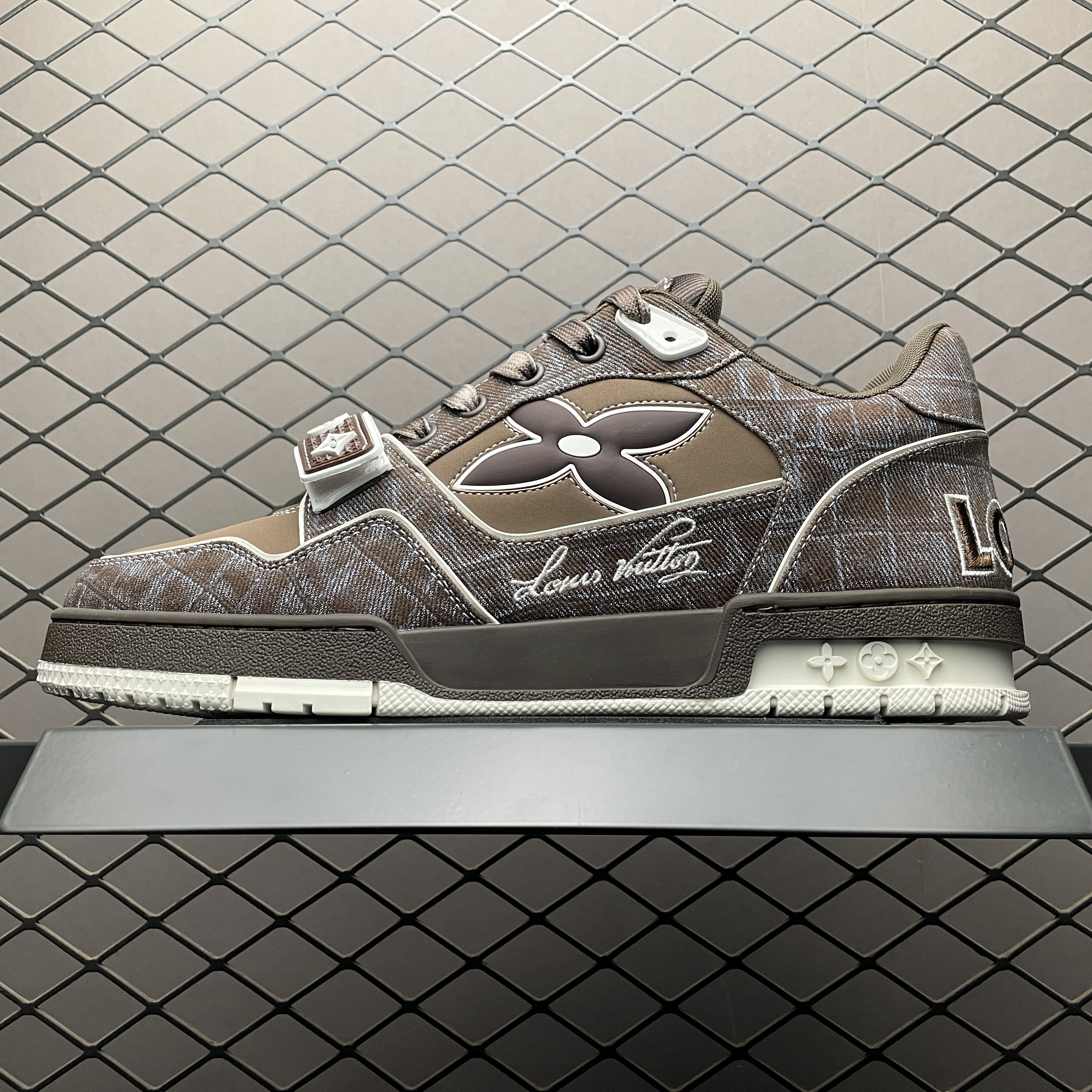 L X V TRAINER SNEAKERS