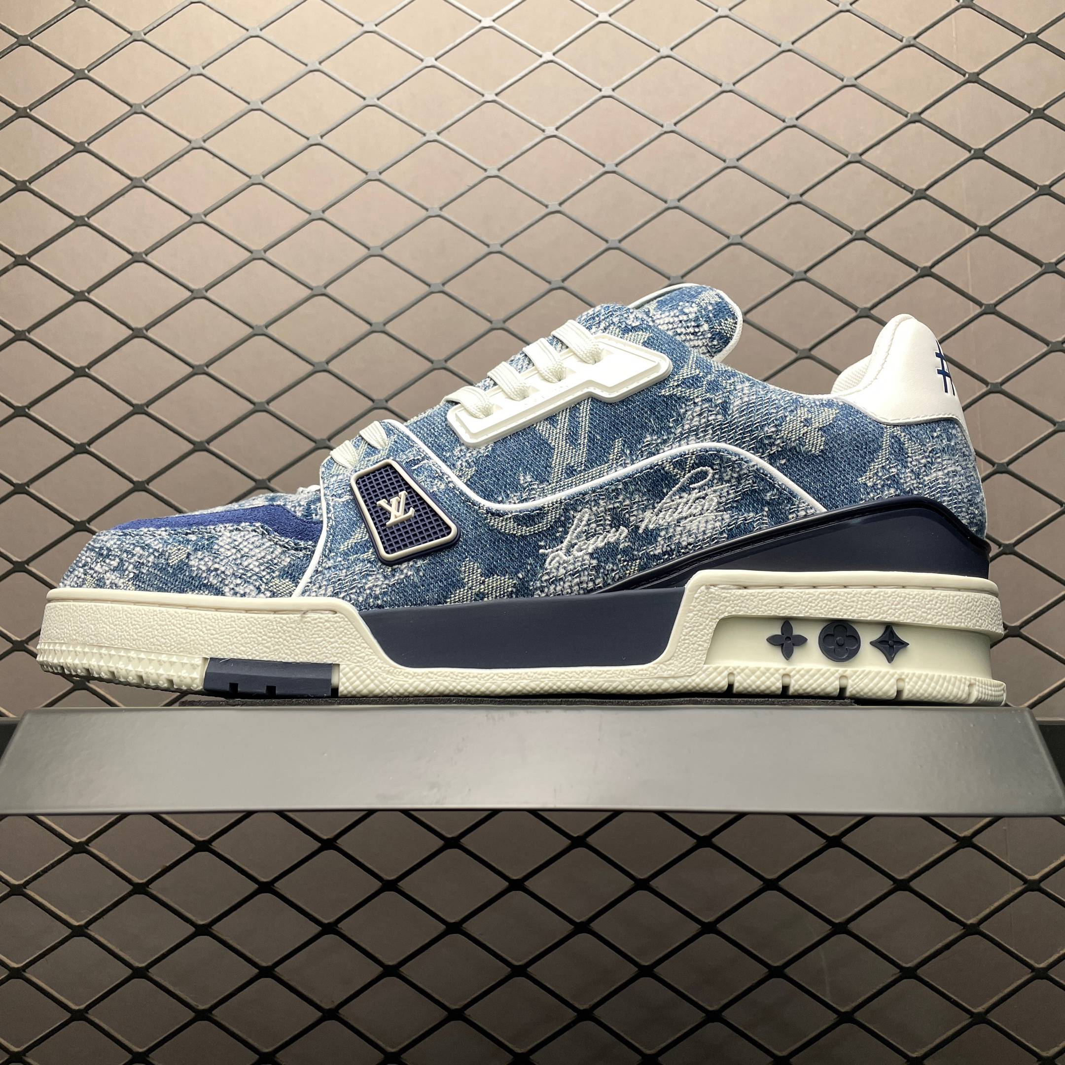 L X V RUNNER sneakers