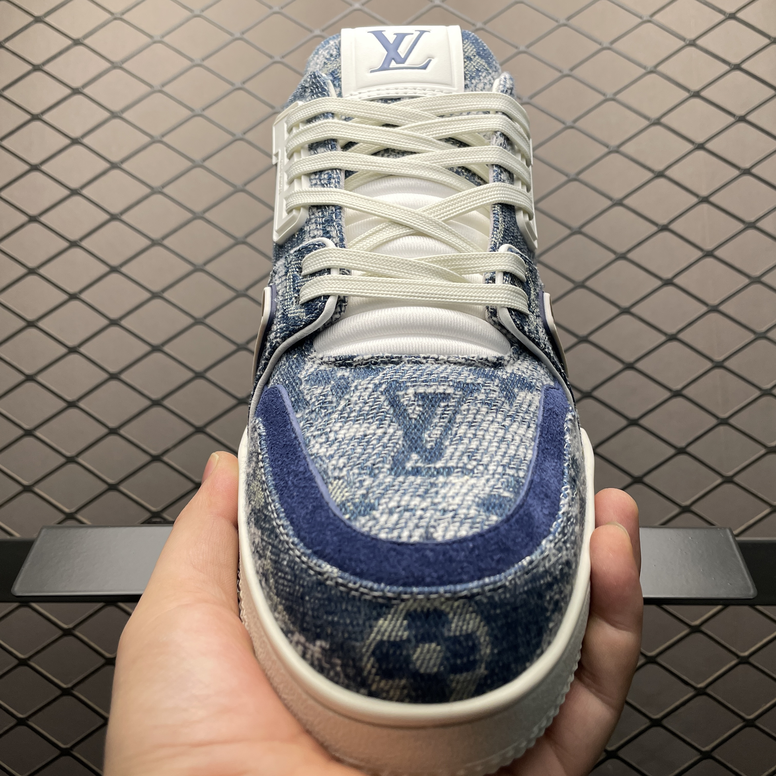 L X V RUNNER sneakers detail 9