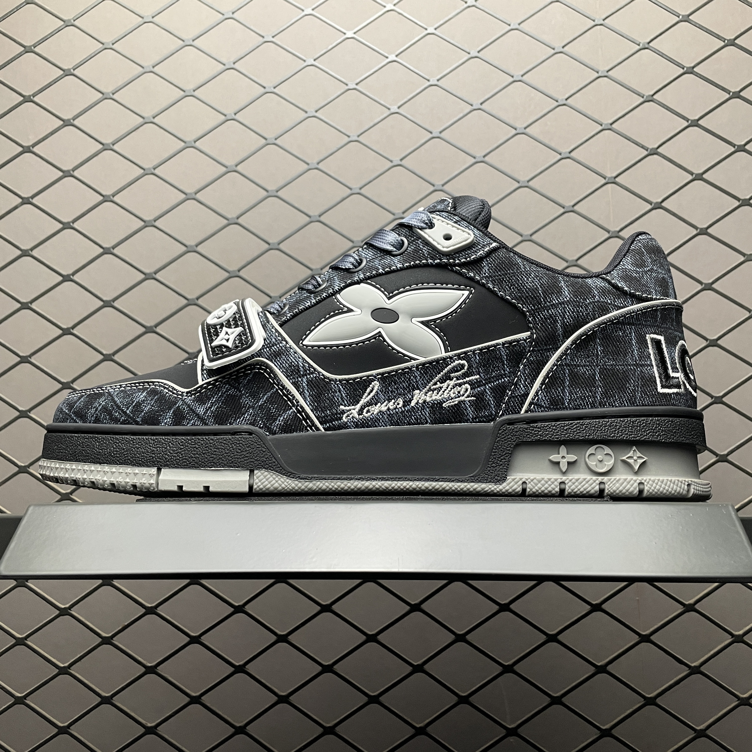 L X V TRAINER SNEAKERS