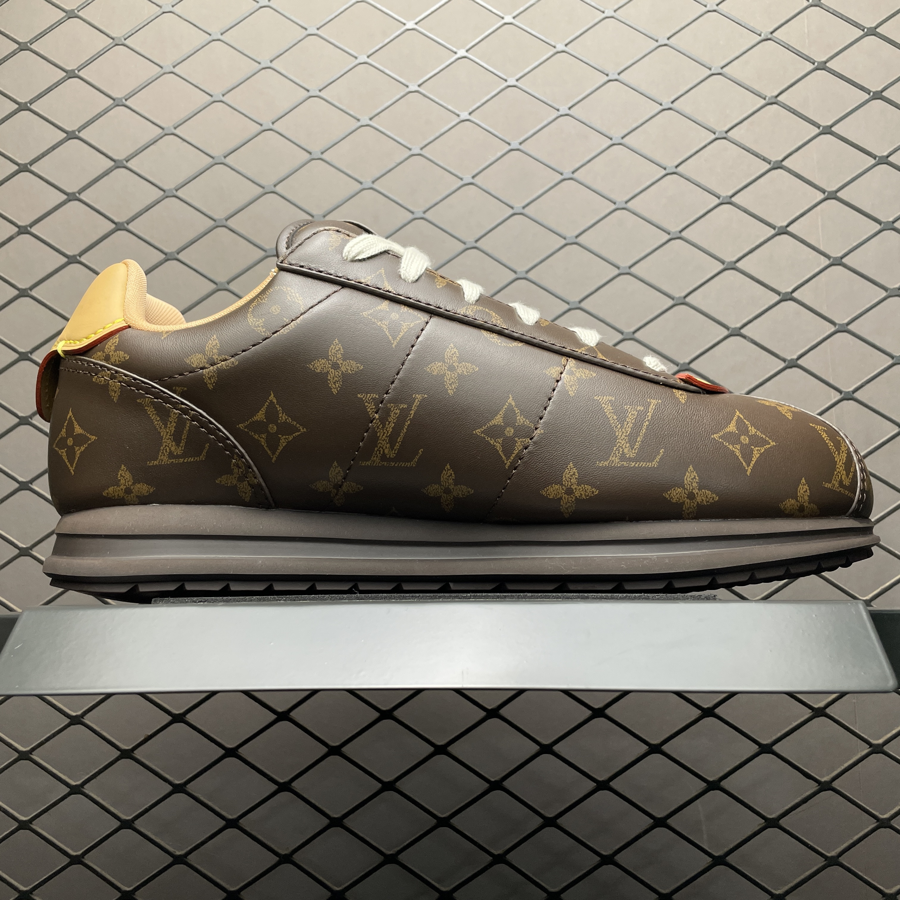 L X V SNEAKERS detail 2