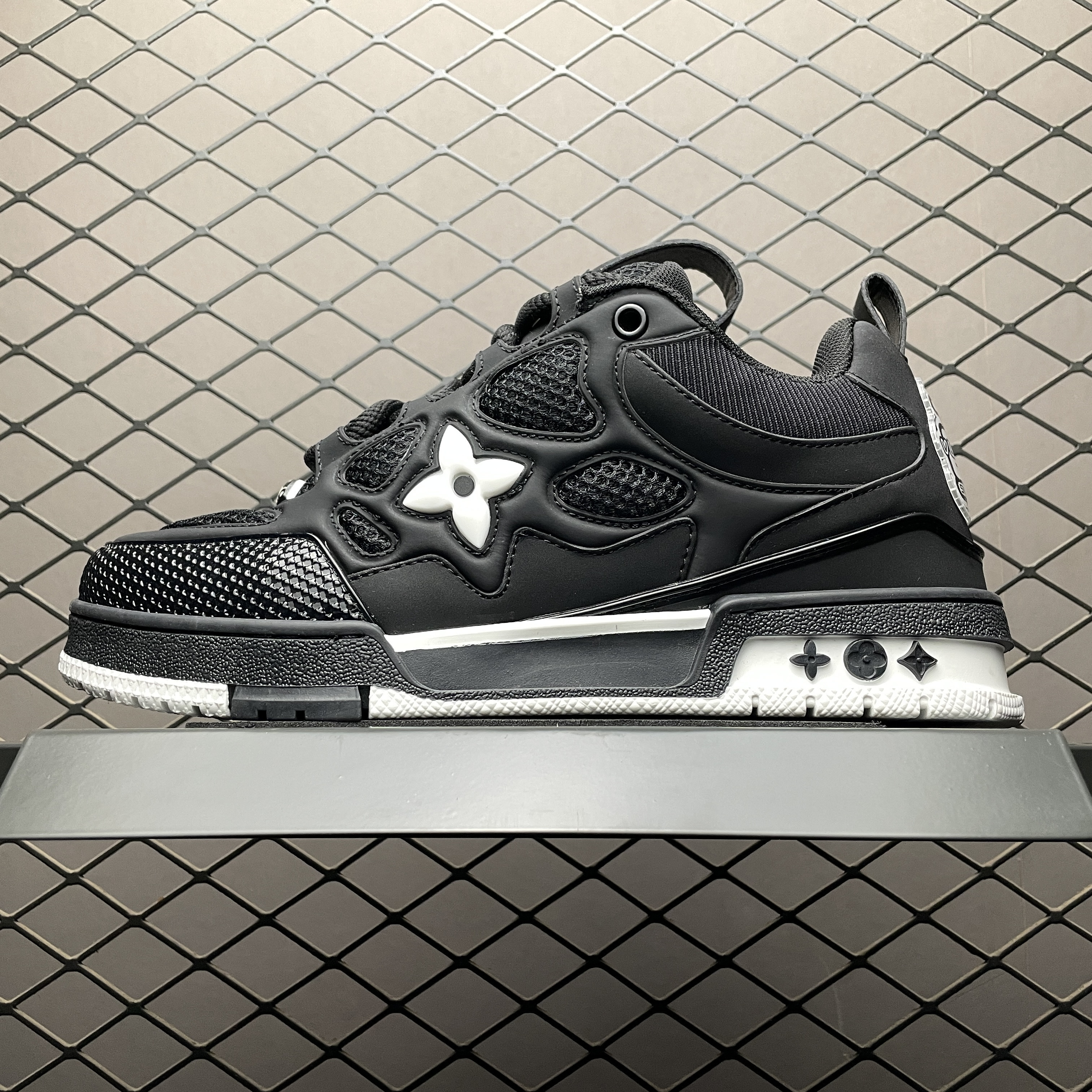 L X V RUNNER TATIC sneakers