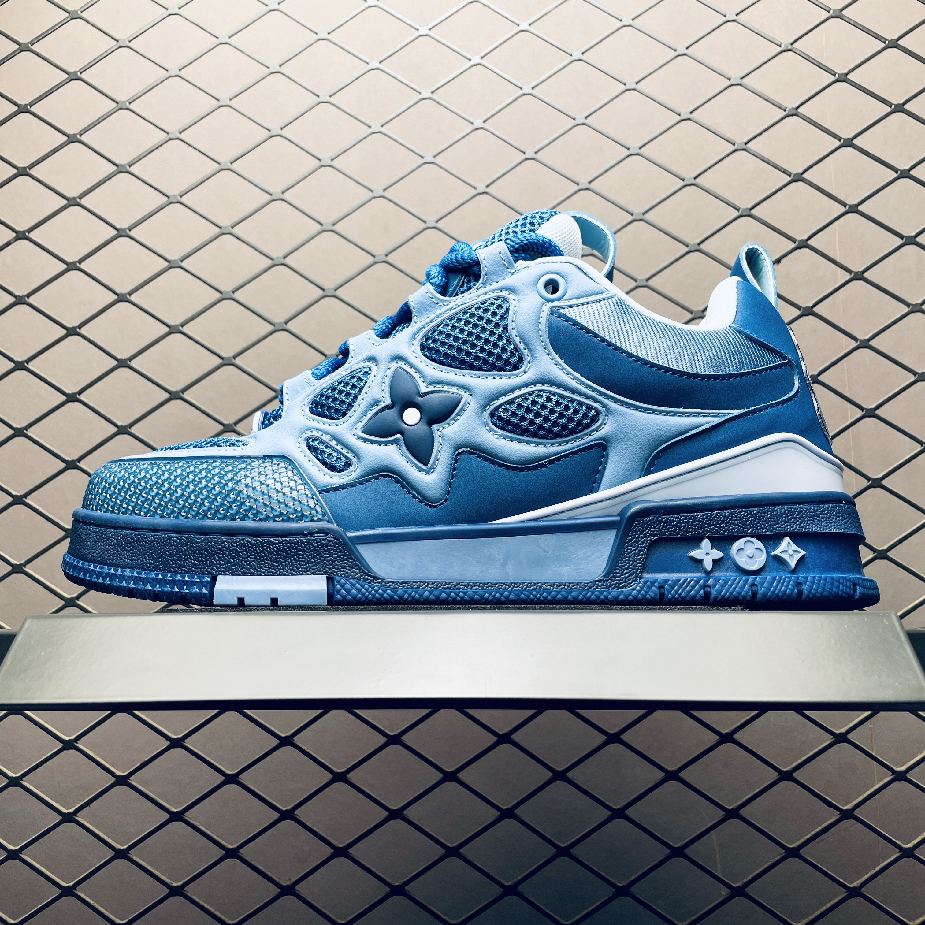 L X V RUNNER TATIC sneakers