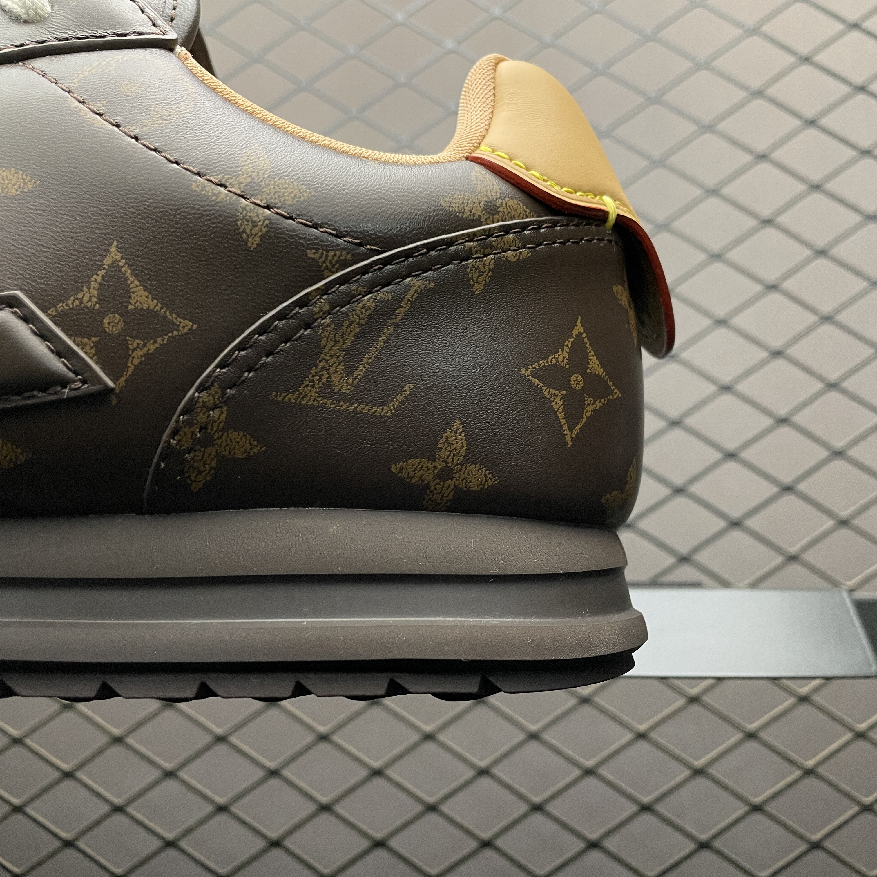 L X V SNEAKERS detail 3