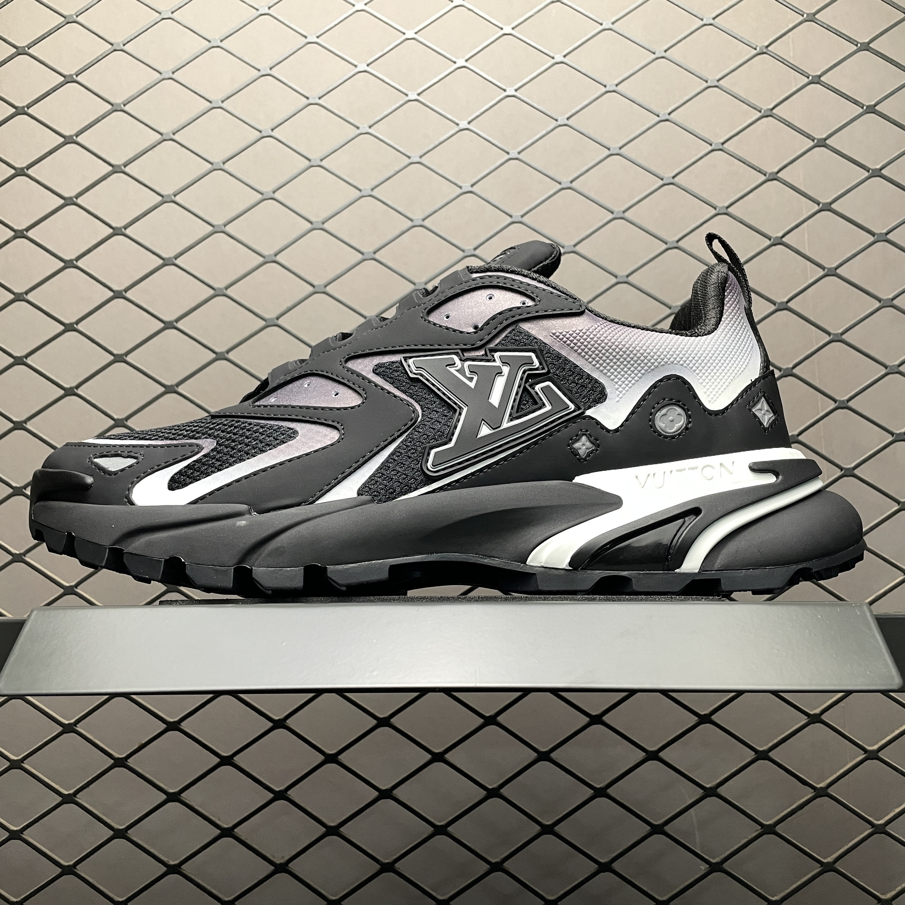 L X V CASUAL SNEAKERS