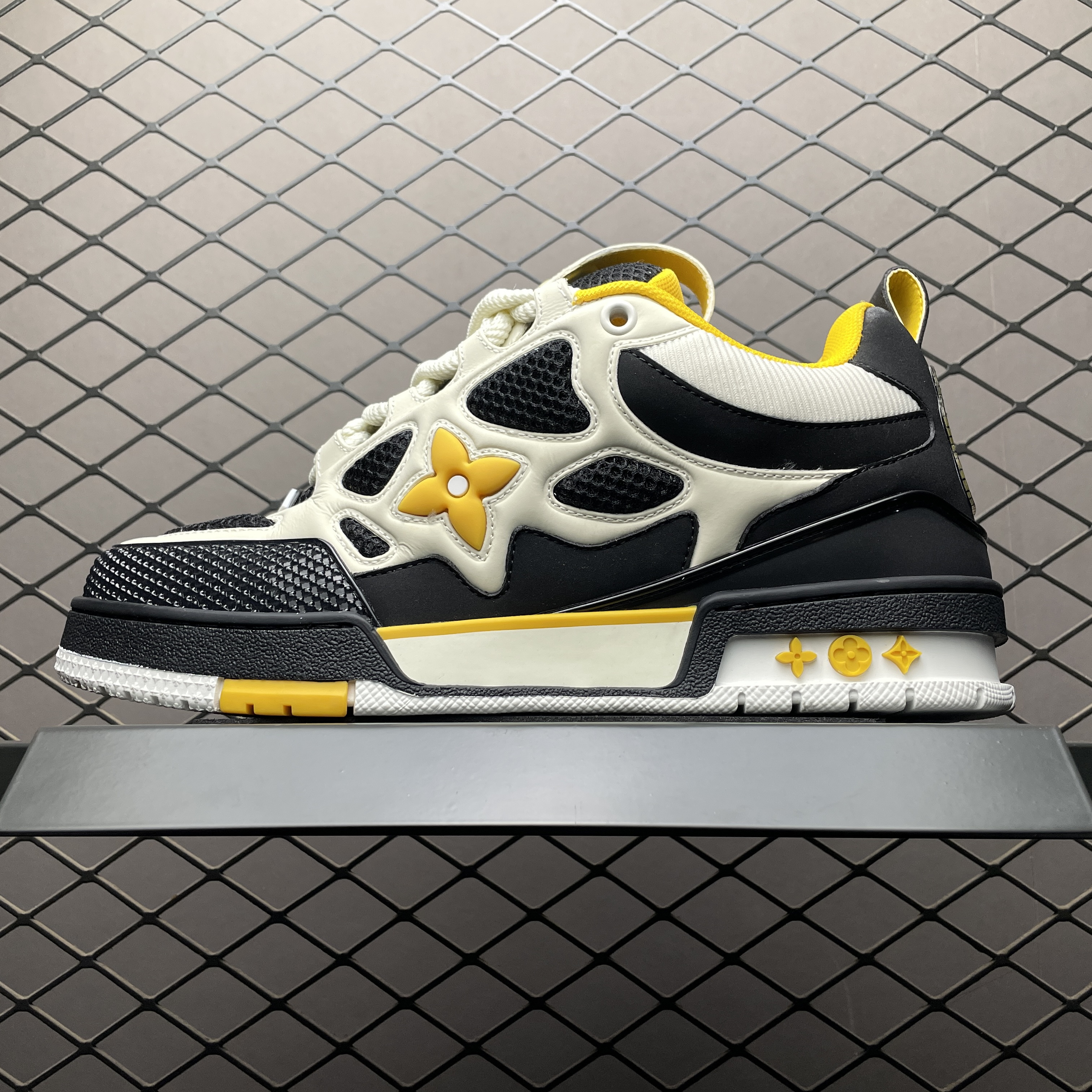 L X V RUNNER TATIC SNEAKERS