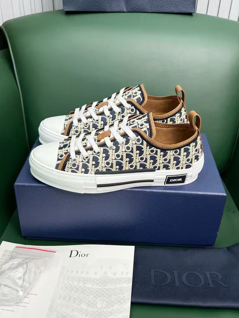 DR B23  oblique Sneaker