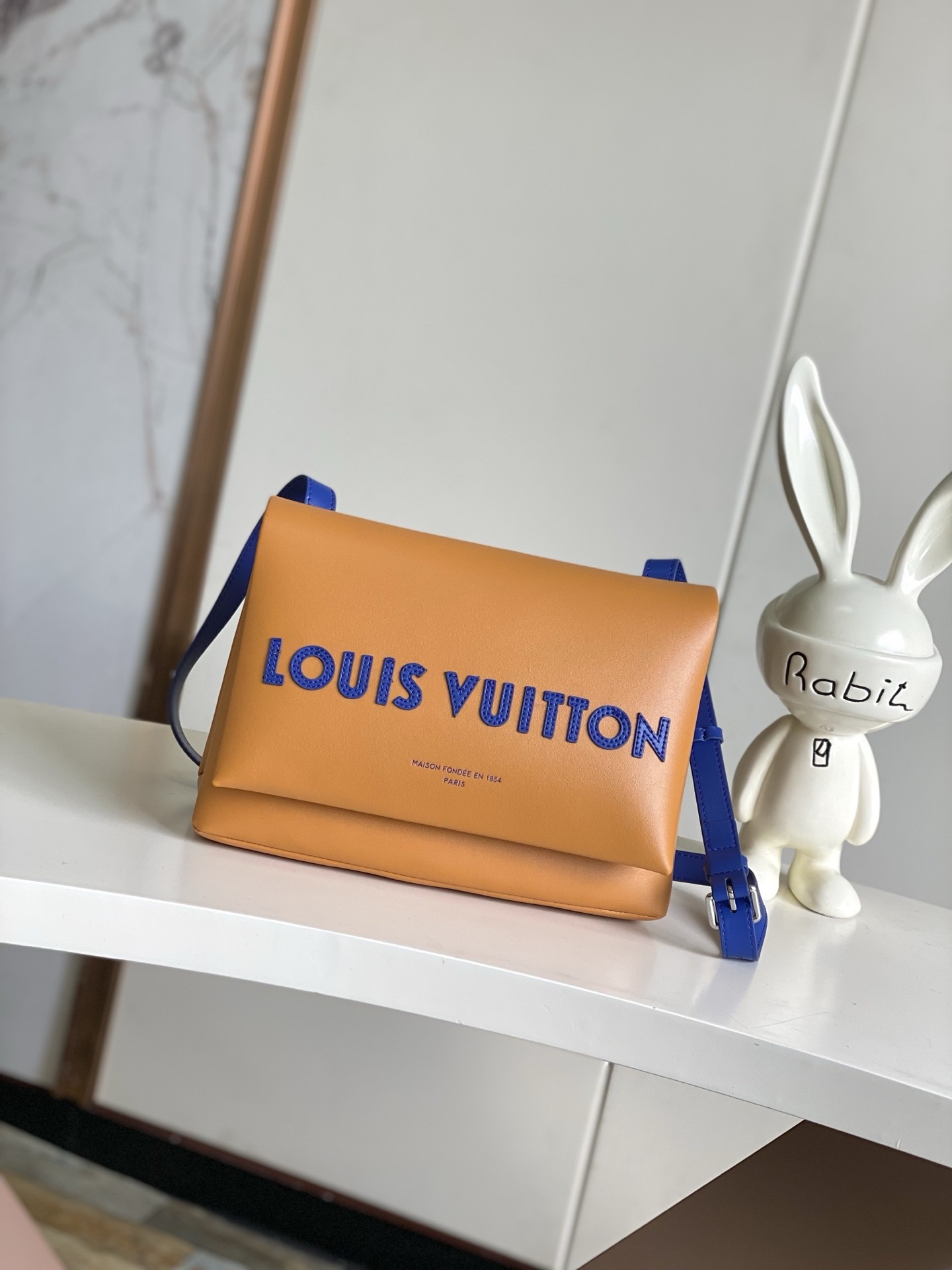L X V Shoulder bag M12988 24x19x18cm