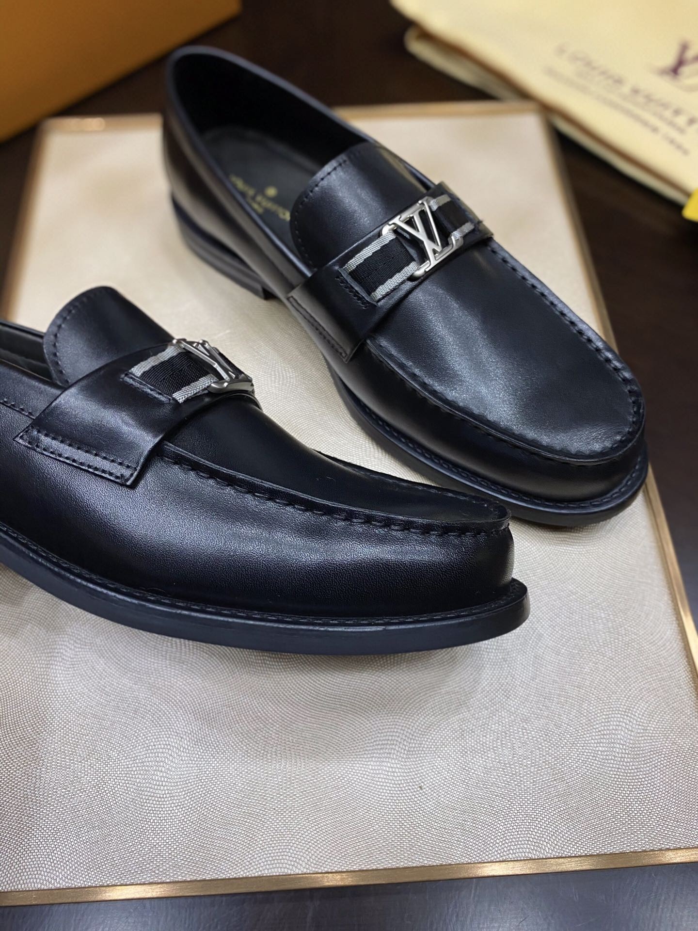 L X V Men's new high qualityLoafers detail 3