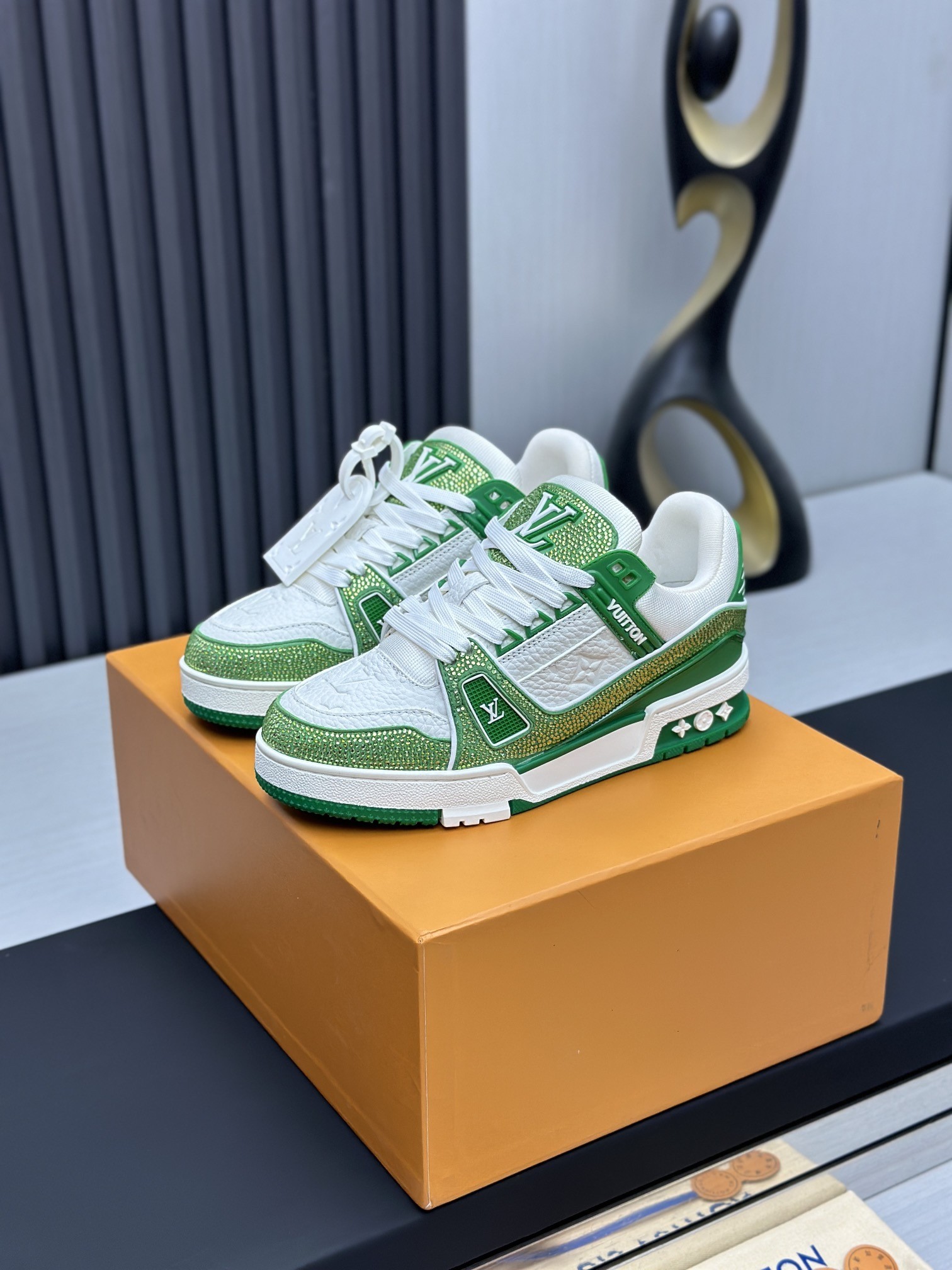 L X V TRAINER Sneakers