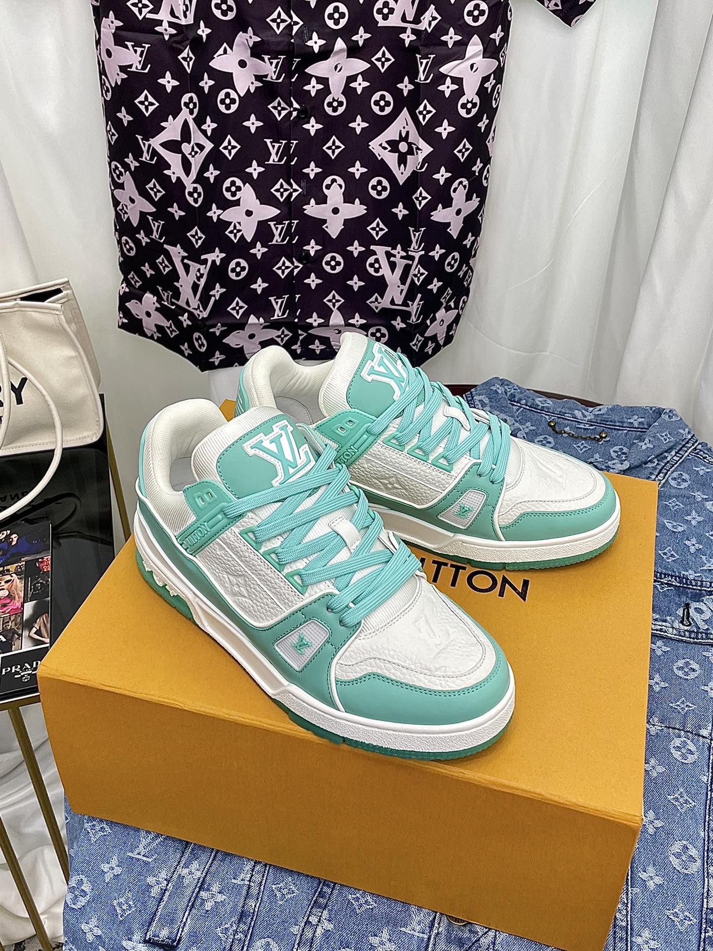 L X V TRAINER Sneakers