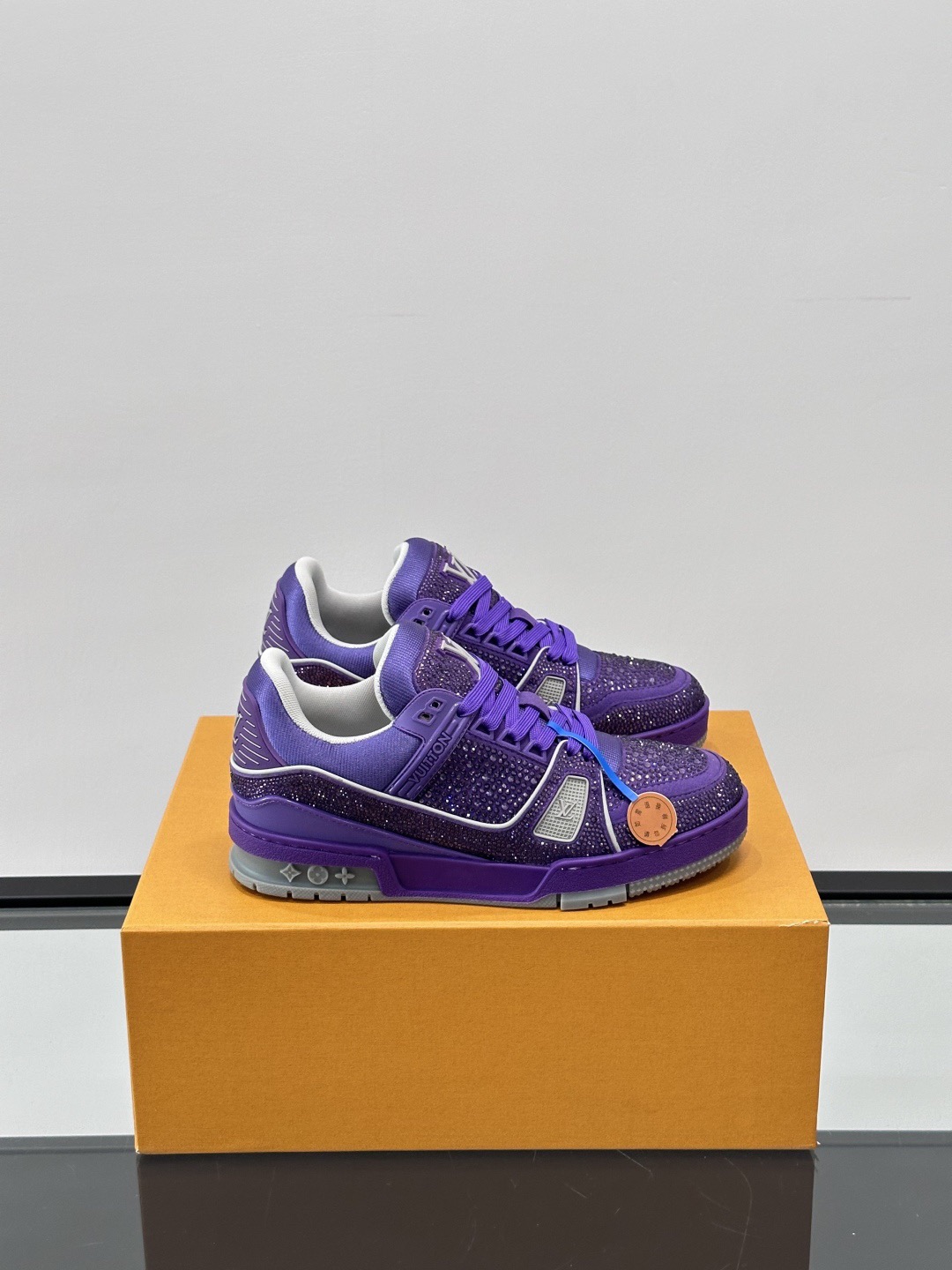 L X V Trainers Sneakers detail 4