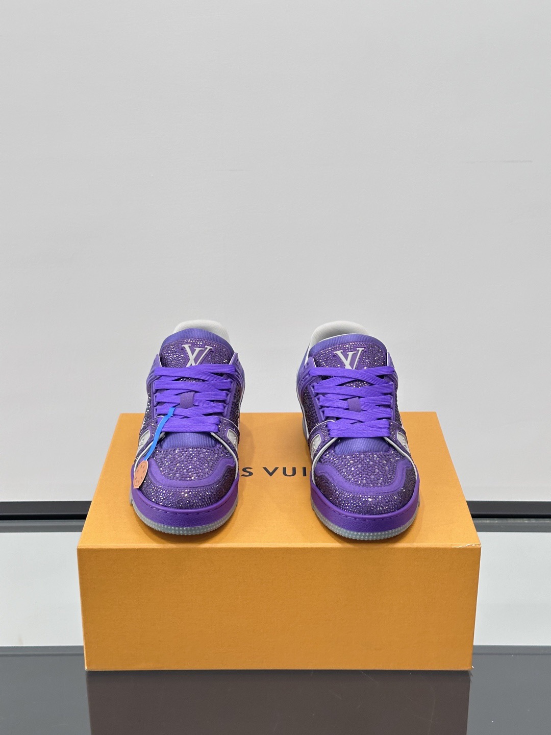 L X V Trainers Sneakers detail 6