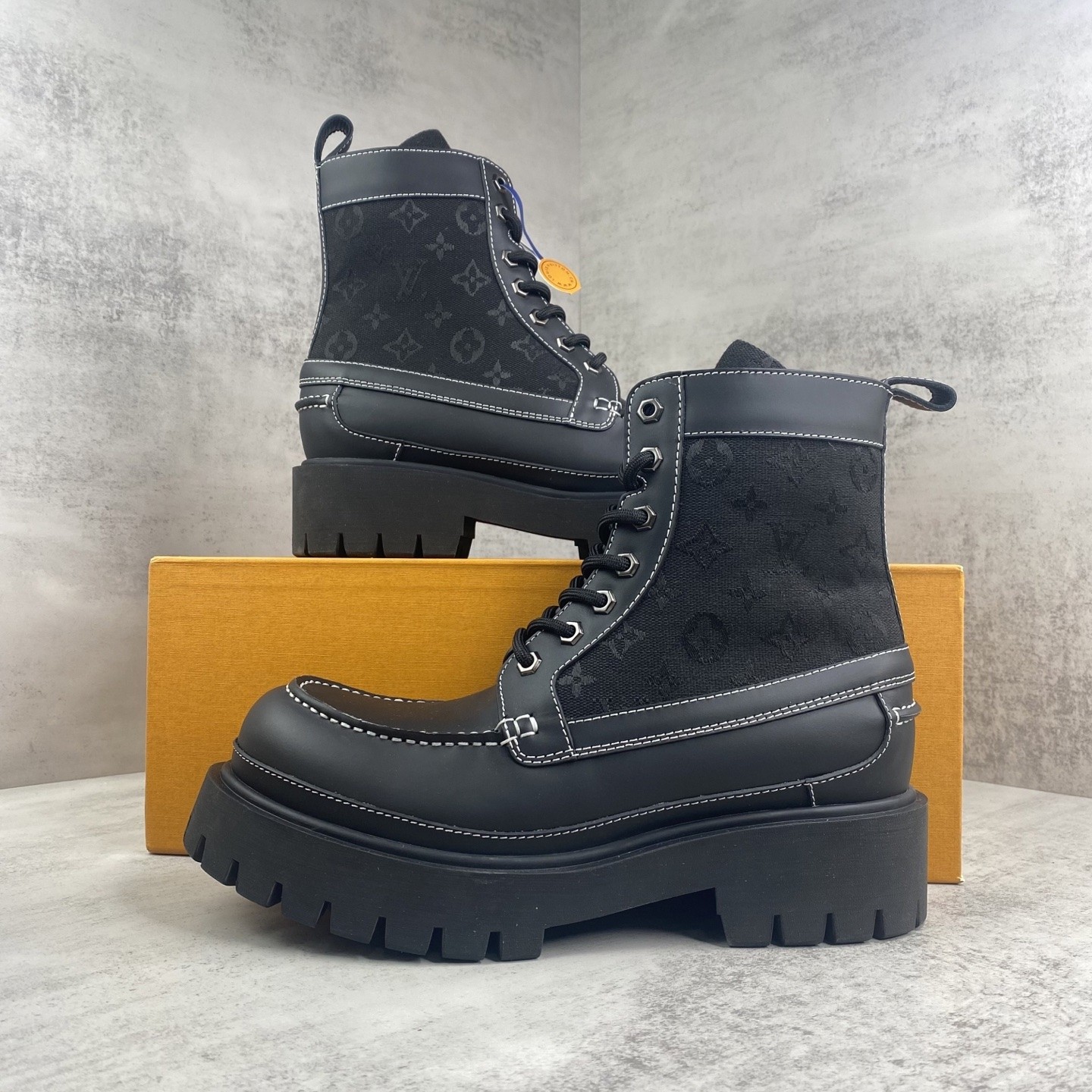 L X V boots