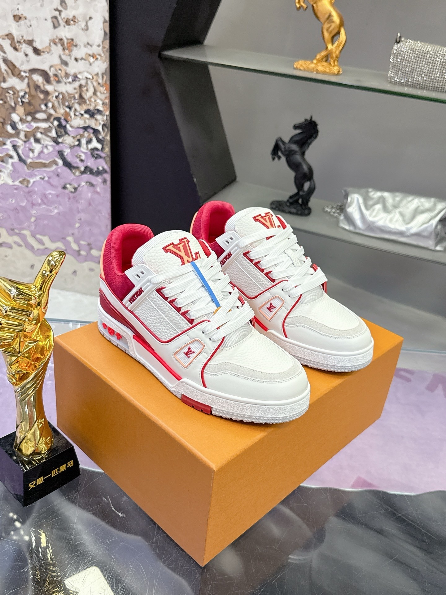L X V TRAINER